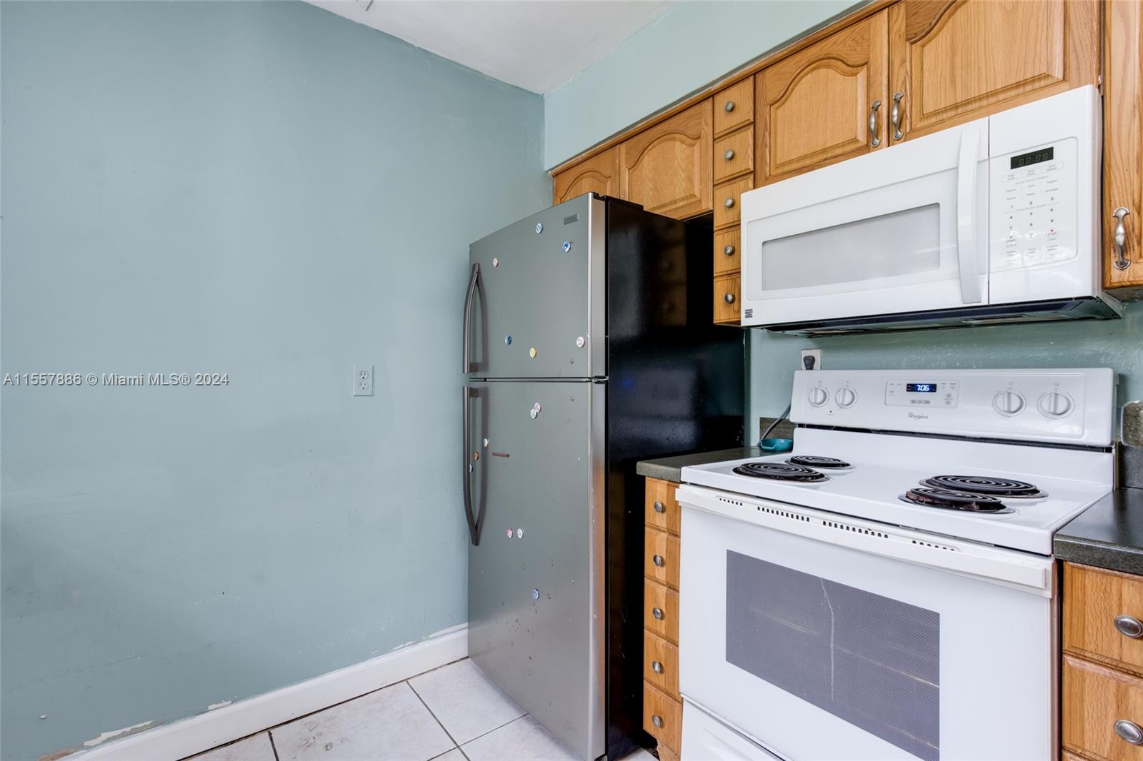 919 NE 4th Ct, Hallandale Beach, Florida 33009, 2 Bedrooms Bedrooms, ,1 BathroomBathrooms,Residential,For Sale,919 NE 4th Ct,A11557886