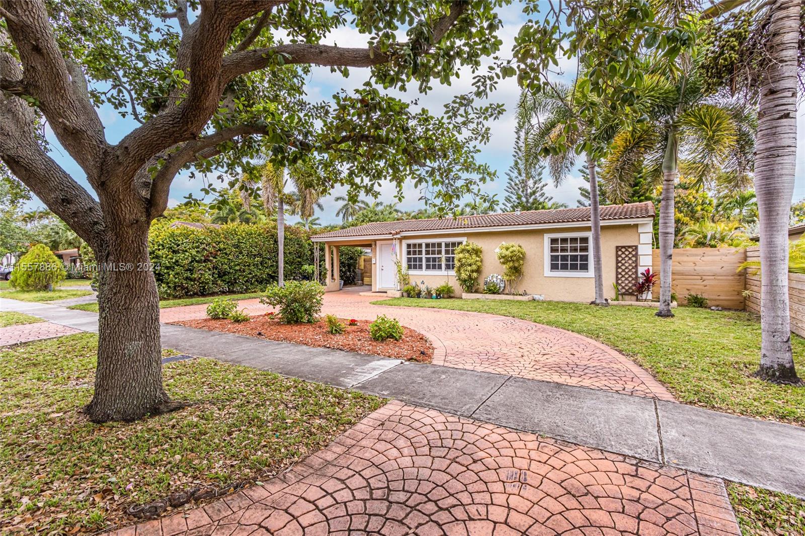 919 NE 4th Ct, Hallandale Beach, Florida 33009, 2 Bedrooms Bedrooms, ,1 BathroomBathrooms,Residential,For Sale,919 NE 4th Ct,A11557886