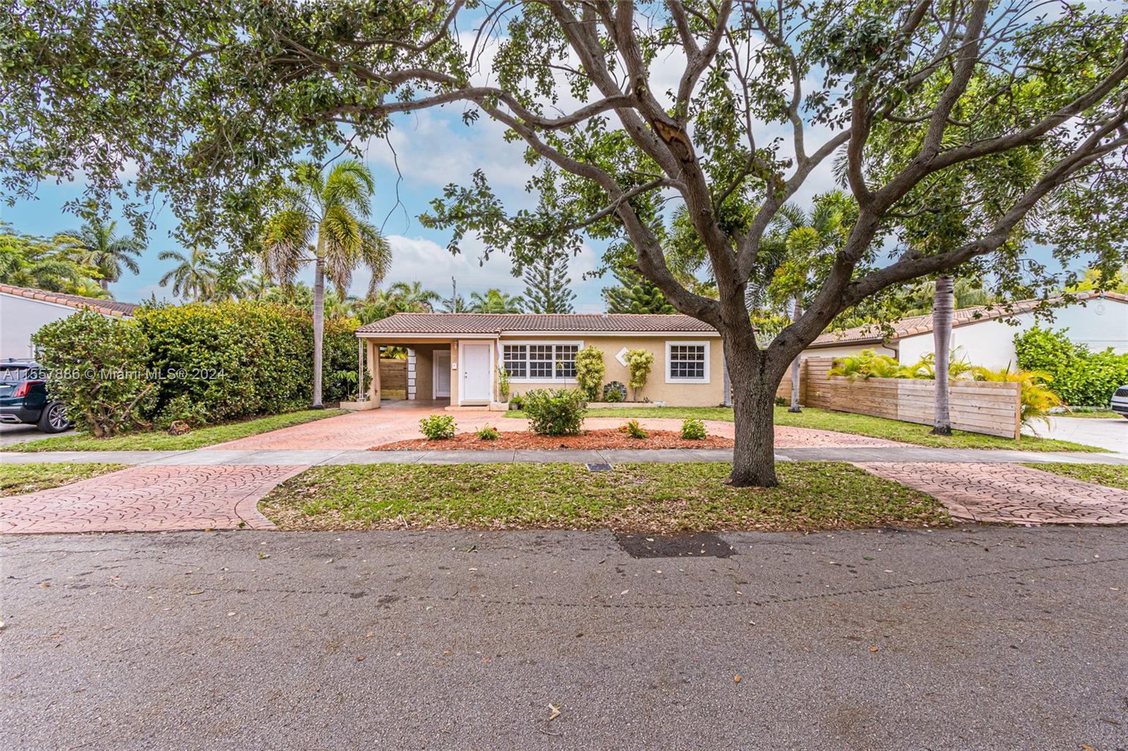 919 NE 4th Ct, Hallandale Beach, Florida 33009, 2 Bedrooms Bedrooms, ,1 BathroomBathrooms,Residential,For Sale,919 NE 4th Ct,A11557886