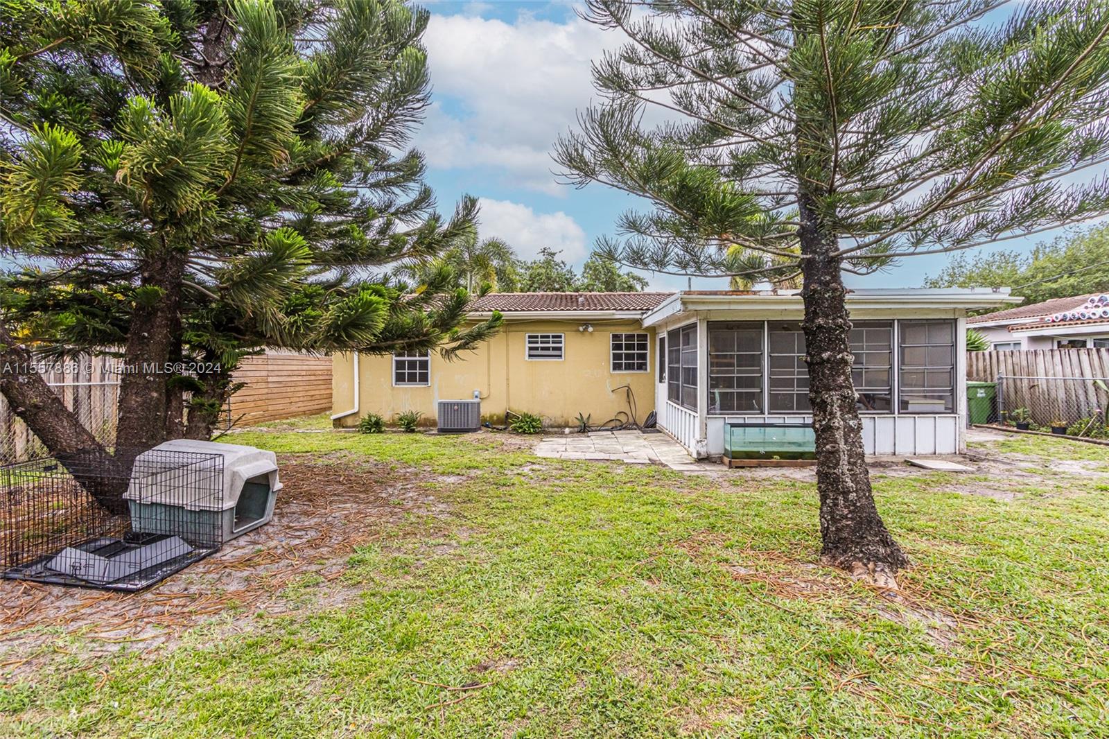 919 NE 4th Ct, Hallandale Beach, Florida 33009, 2 Bedrooms Bedrooms, ,1 BathroomBathrooms,Residential,For Sale,919 NE 4th Ct,A11557886