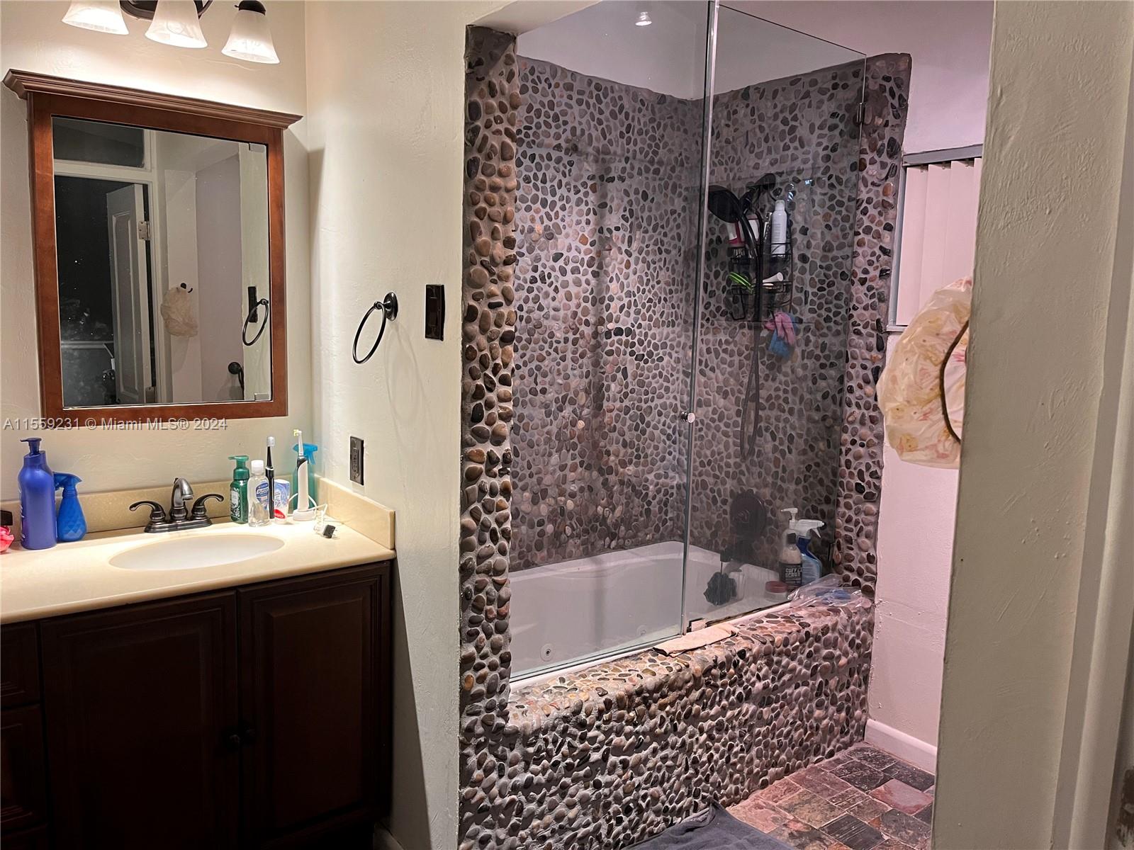 474 SE 11th Ter 474, Dania Beach, Florida 33004, 2 Bedrooms Bedrooms, ,2 BathroomsBathrooms,Residentiallease,For Rent,474 SE 11th Ter 474,A11559231