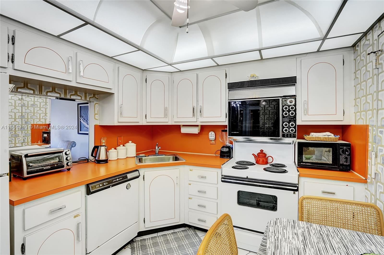 1865 S Ocean Dr 3K, Hallandale Beach, Florida 33009, 1 Bedroom Bedrooms, ,2 BathroomsBathrooms,Residential,For Sale,1865 S Ocean Dr 3K,A11551915