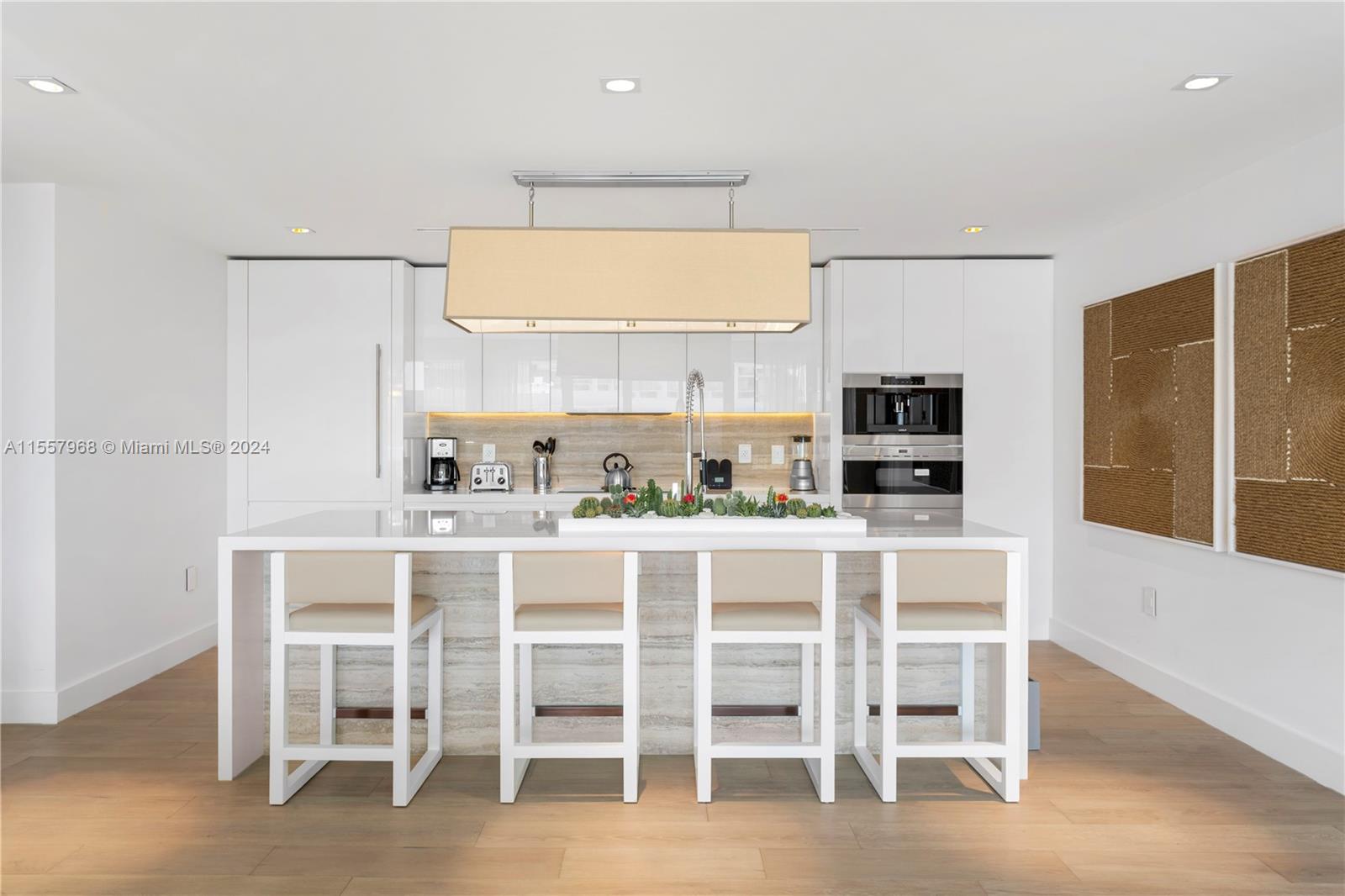 102 24th St PH-1706, Miami Beach, Florida 33139, 3 Bedrooms Bedrooms, ,3 BathroomsBathrooms,Residentiallease,For Rent,102 24th St PH-1706,A11557968