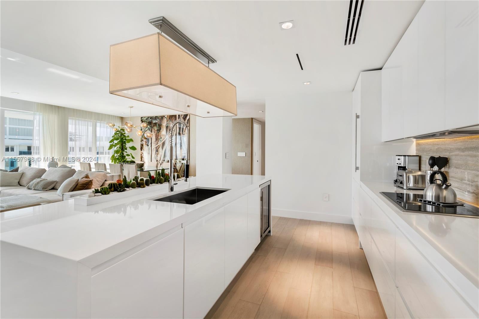 102 24th St PH-1706, Miami Beach, Florida 33139, 3 Bedrooms Bedrooms, ,3 BathroomsBathrooms,Residentiallease,For Rent,102 24th St PH-1706,A11557968