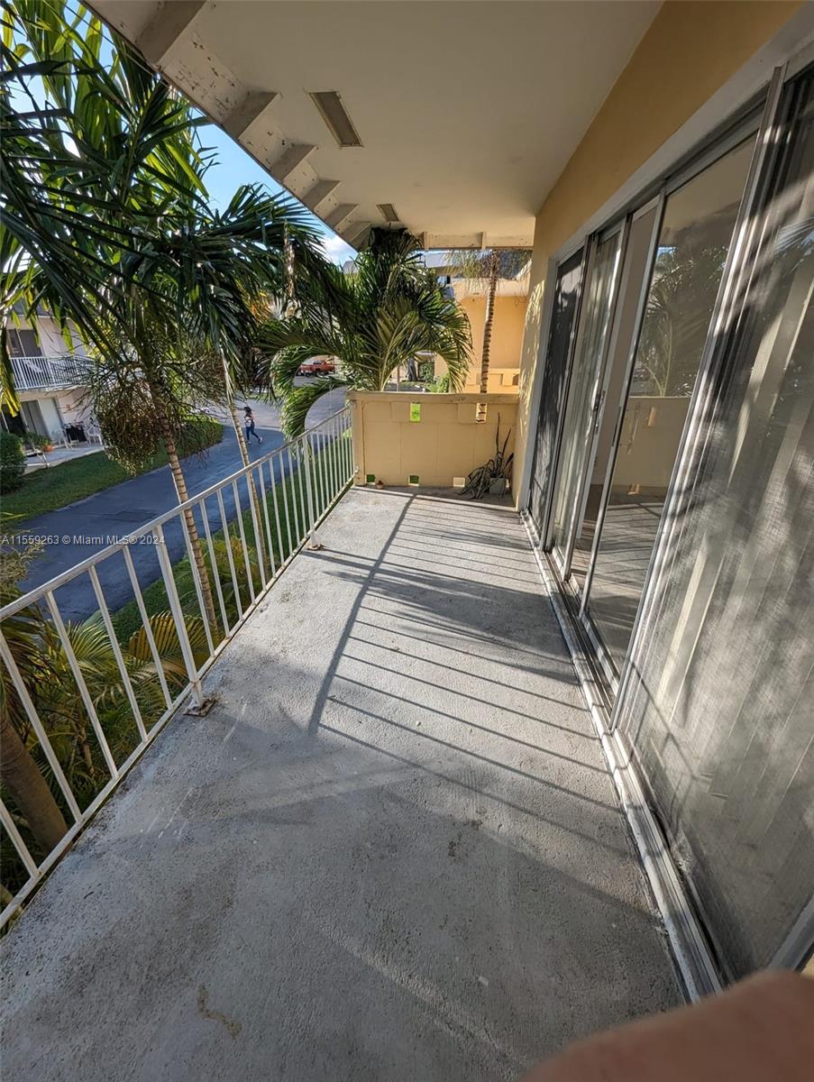 7360 SW 82nd St E202, Miami, Florida 33143, 1 Bedroom Bedrooms, ,1 BathroomBathrooms,Residentiallease,For Rent,7360 SW 82nd St E202,A11559263