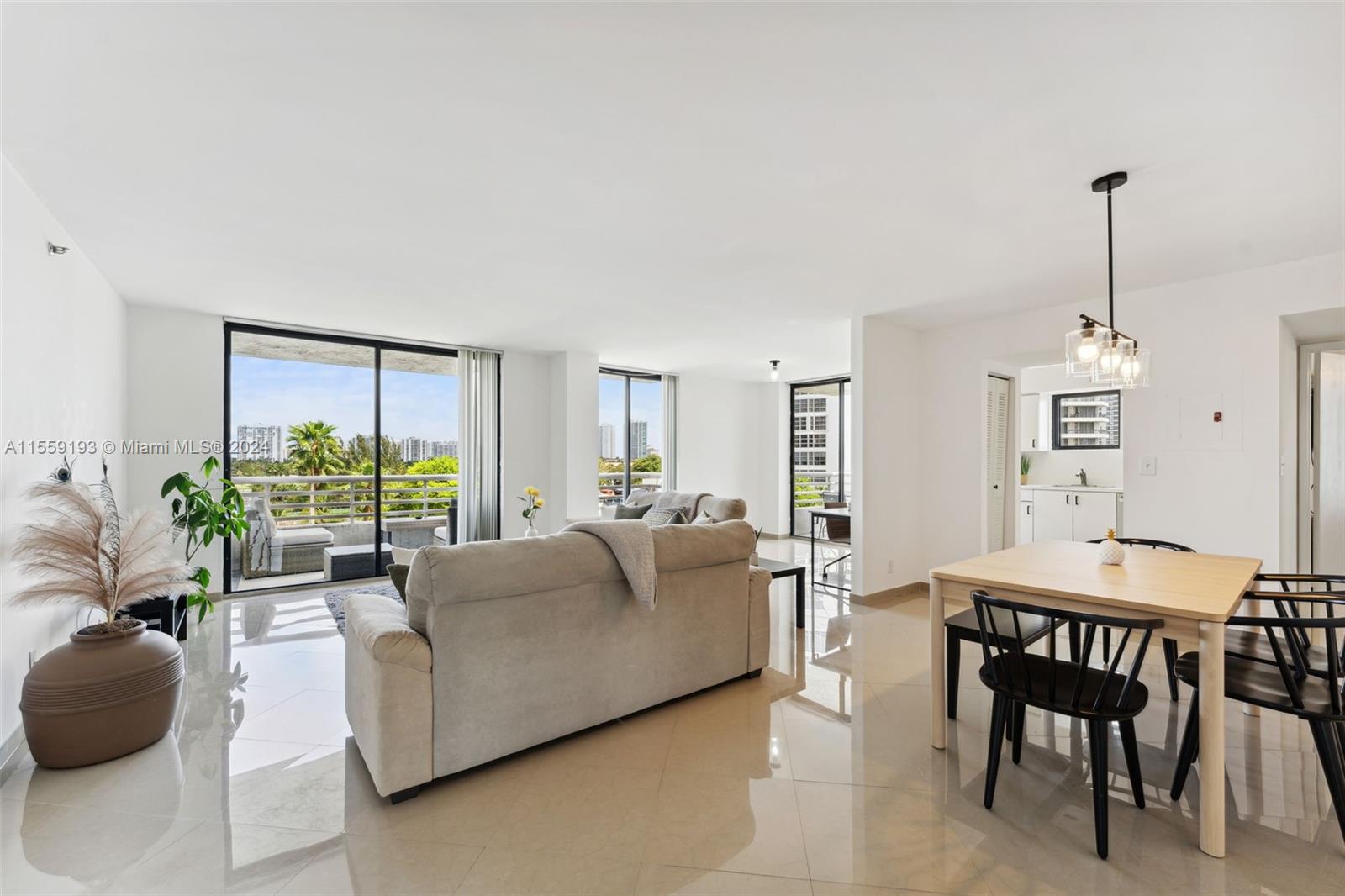 3300 NE 192nd St 612, Aventura, Florida 33180, 2 Bedrooms Bedrooms, ,2 BathroomsBathrooms,Residential,For Sale,3300 NE 192nd St 612,A11559193