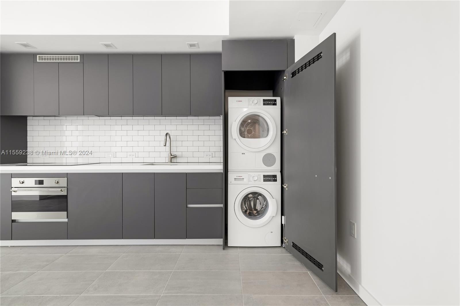 227 NE 2nd St 1909, Miami, Florida 33132, 1 Bedroom Bedrooms, ,1 BathroomBathrooms,Residentiallease,For Rent,227 NE 2nd St 1909,A11559238