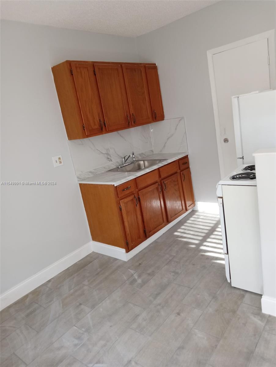 709 NE 4th Ct 3, Hallandale Beach, Florida 33009, 1 Bedroom Bedrooms, ,1 BathroomBathrooms,Residentiallease,For Rent,709 NE 4th Ct 3,A11549991