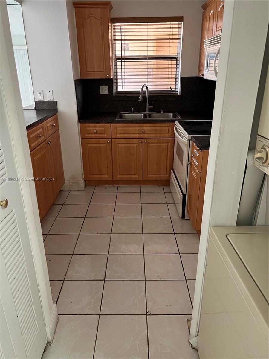 8893 Fontainebleau Blvd 204, Miami, Florida 33172, 2 Bedrooms Bedrooms, ,2 BathroomsBathrooms,Residentiallease,For Rent,8893 Fontainebleau Blvd 204,A11559240