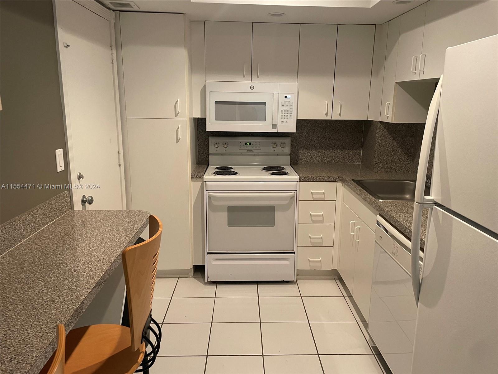 5005 Collins Ave 616, Miami Beach, Florida 33140, 1 Bedroom Bedrooms, ,1 BathroomBathrooms,Residential,For Sale,5005 Collins Ave 616,A11554471