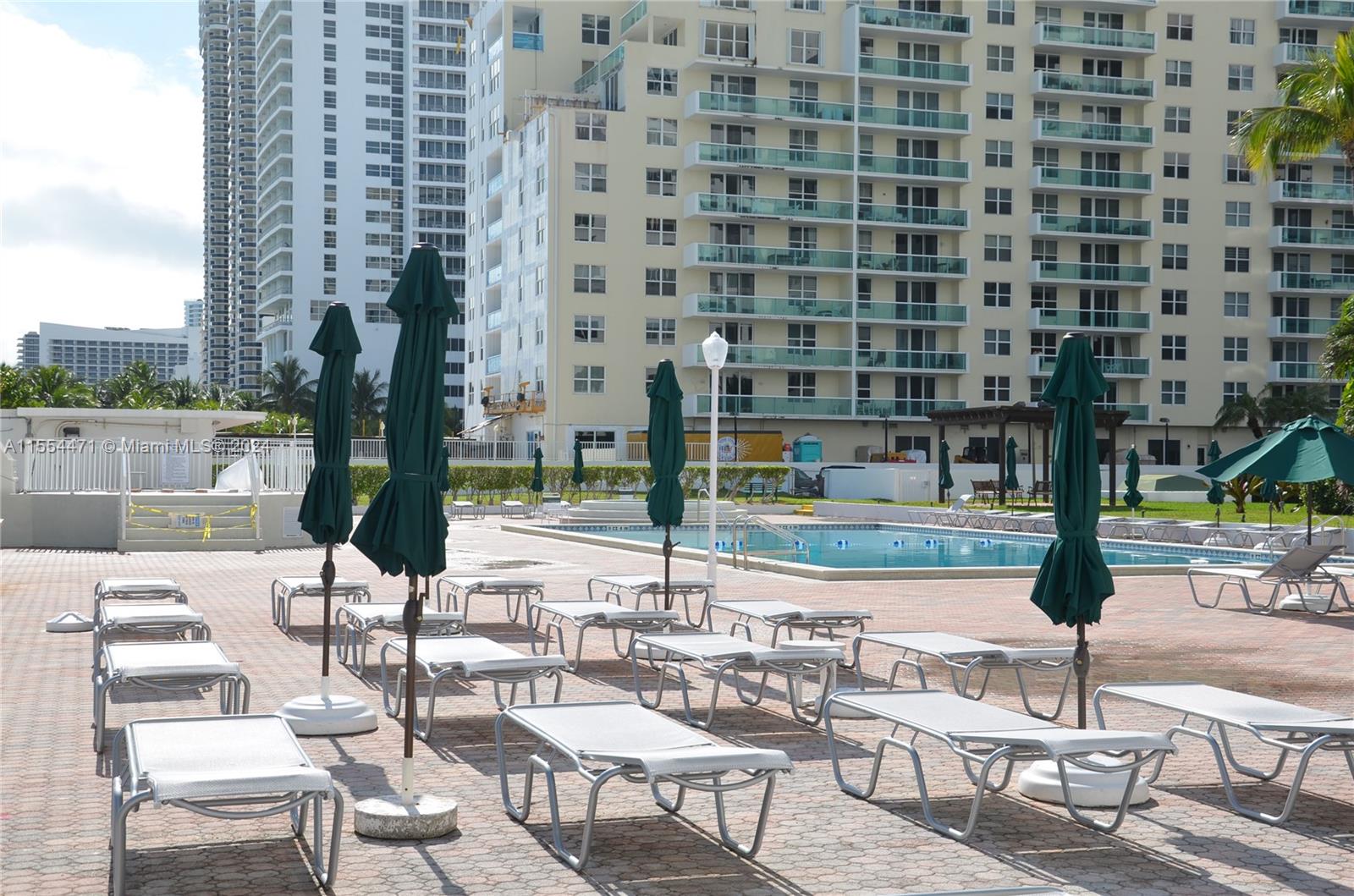 5005 Collins Ave 616, Miami Beach, Florida 33140, 1 Bedroom Bedrooms, ,1 BathroomBathrooms,Residential,For Sale,5005 Collins Ave 616,A11554471