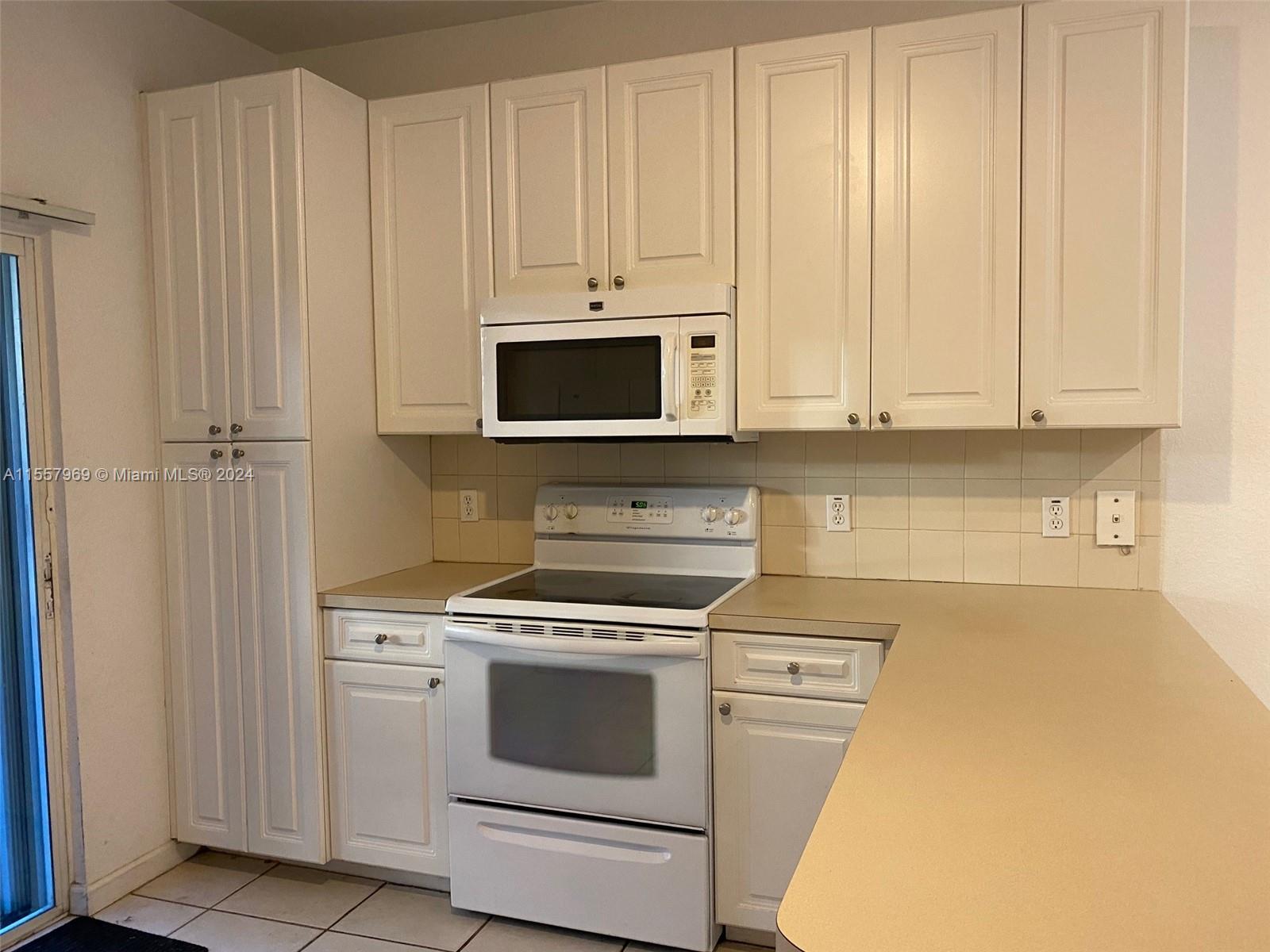 4950 WASHINGTON ST 12-4, Hollywood, Florida 33021, 2 Bedrooms Bedrooms, ,2 BathroomsBathrooms,Residential,For Sale,4950 WASHINGTON ST 12-4,A11557969