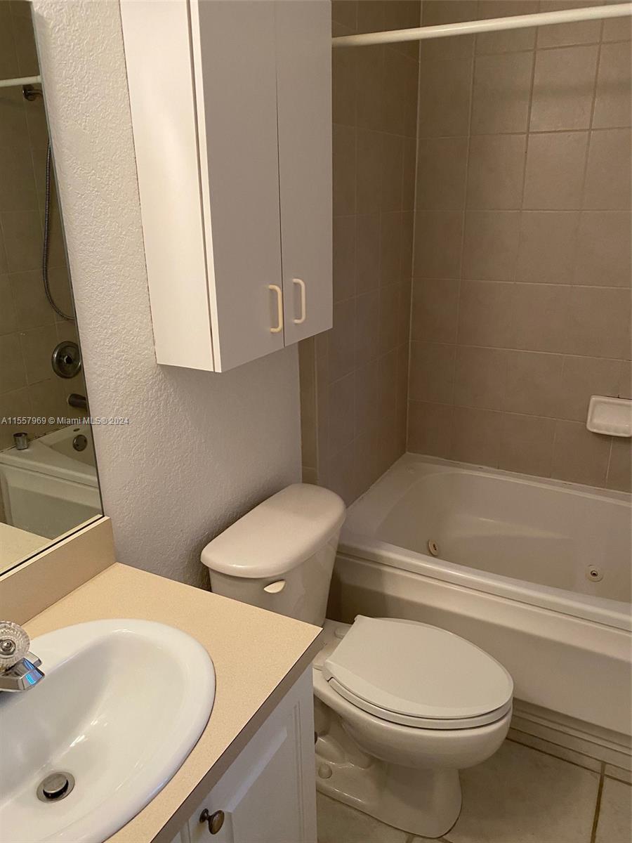 4950 WASHINGTON ST 12-4, Hollywood, Florida 33021, 2 Bedrooms Bedrooms, ,2 BathroomsBathrooms,Residential,For Sale,4950 WASHINGTON ST 12-4,A11557969