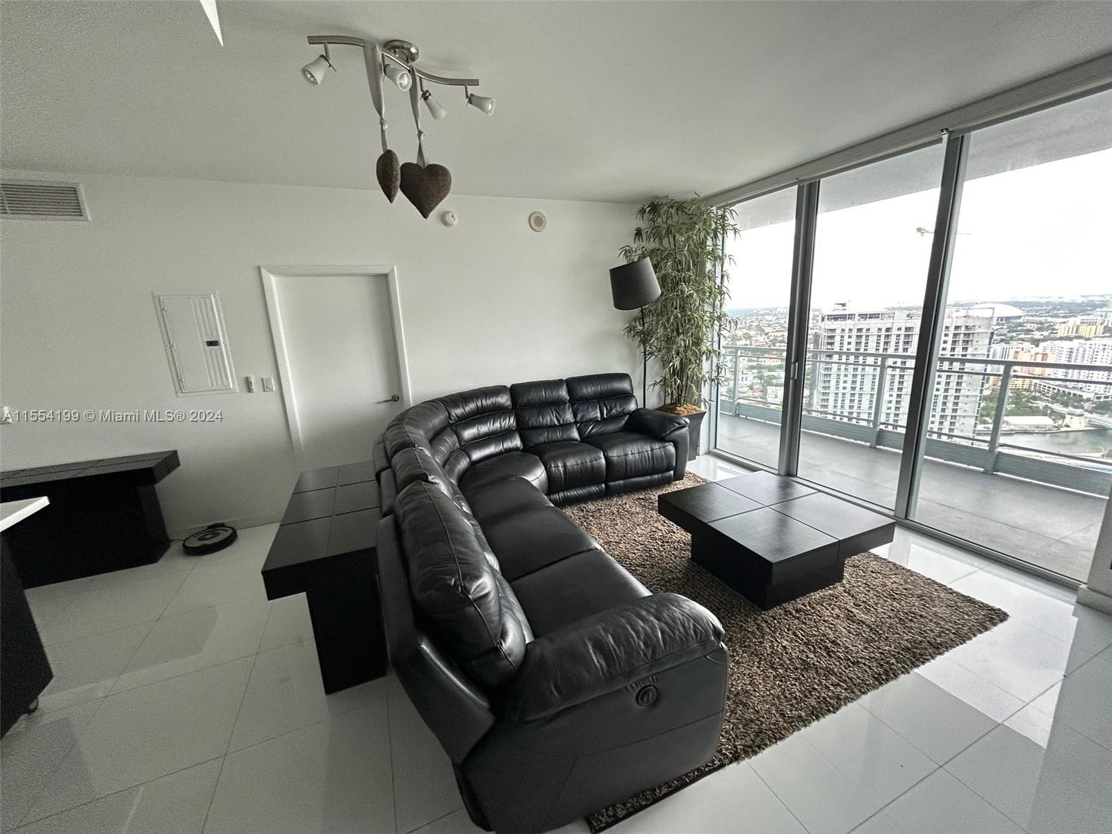 90 SW 3rd St 4207, Miami, Florida 33130, 2 Bedrooms Bedrooms, 3 Rooms Rooms,2 BathroomsBathrooms,Residential,For Sale,90 SW 3rd St 4207,A11554199