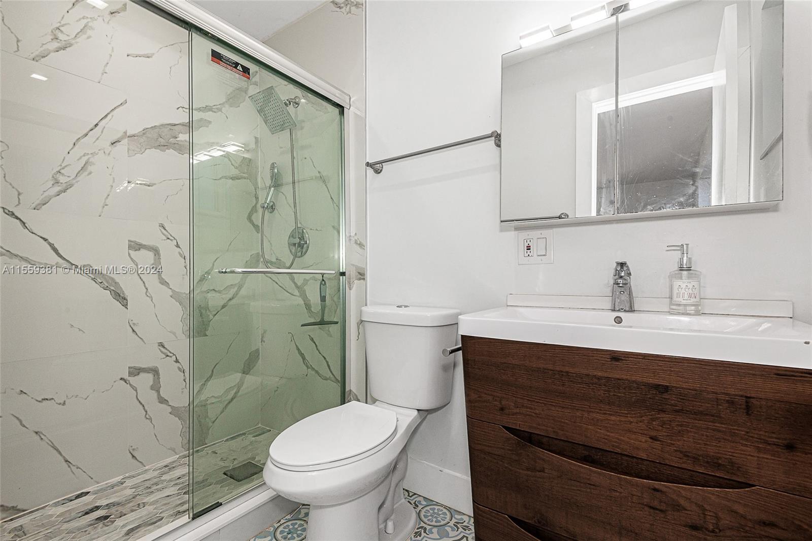 6910 Bay Dr 6, Miami Beach, Florida 33141, 2 Bedrooms Bedrooms, ,2 BathroomsBathrooms,Residentiallease,For Rent,6910 Bay Dr 6,A11559381