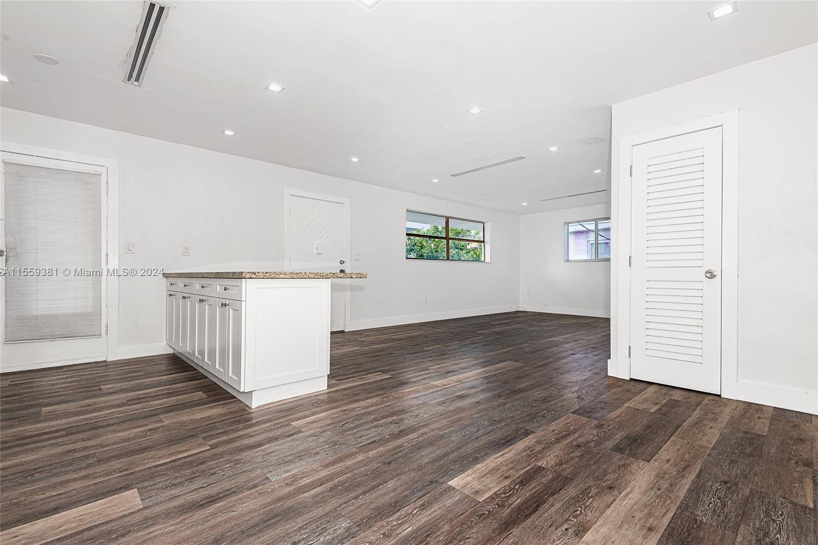 6910 Bay Dr 6, Miami Beach, Florida 33141, 2 Bedrooms Bedrooms, ,2 BathroomsBathrooms,Residentiallease,For Rent,6910 Bay Dr 6,A11559381