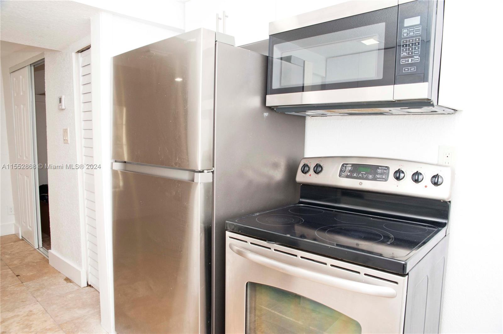 219 S 17th Ave 1, Hollywood, Florida 33020, 1 Bedroom Bedrooms, ,1 BathroomBathrooms,Residentiallease,For Rent,219 S 17th Ave 1,A11552868