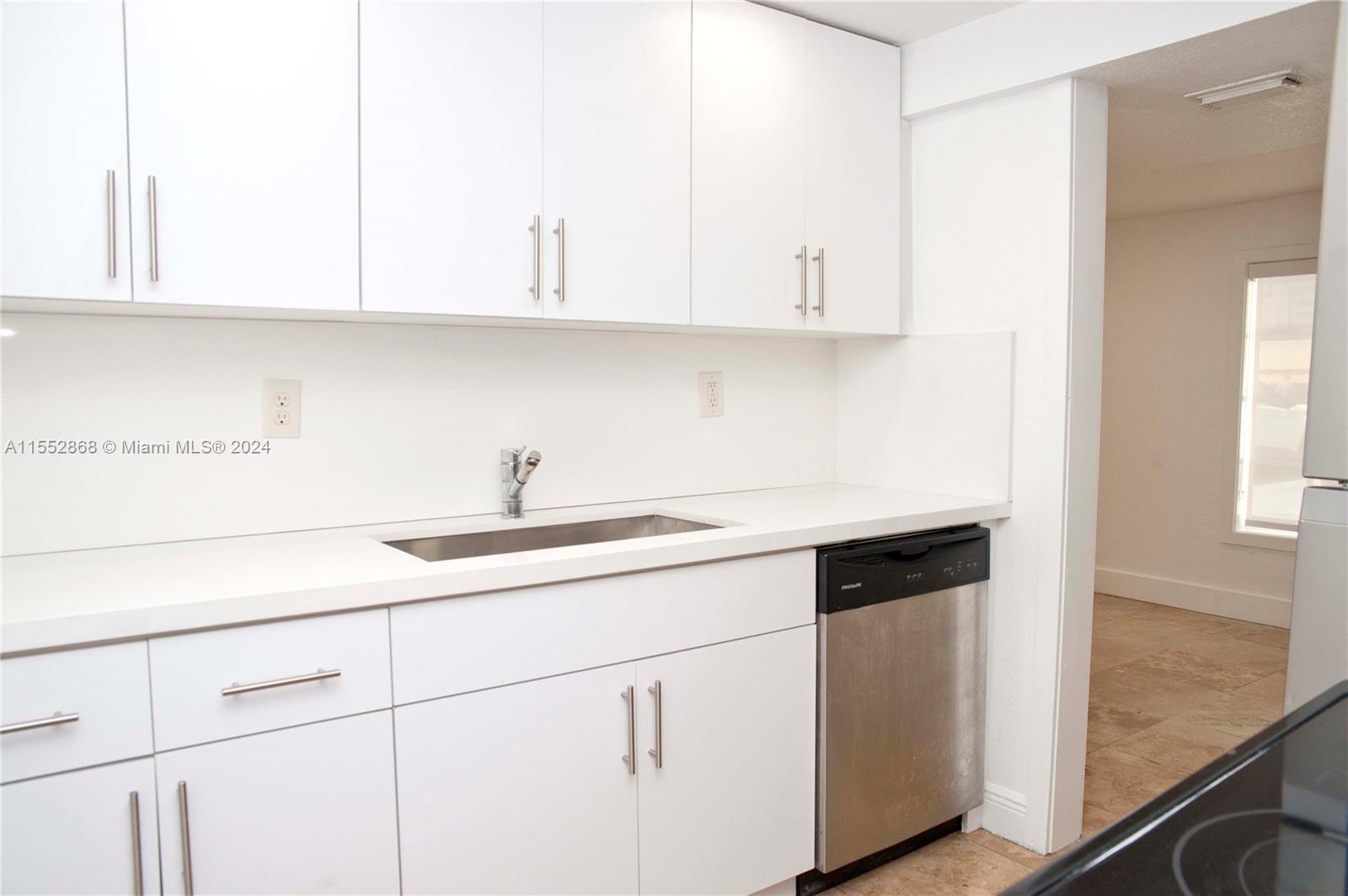 219 S 17th Ave 1, Hollywood, Florida 33020, 1 Bedroom Bedrooms, ,1 BathroomBathrooms,Residentiallease,For Rent,219 S 17th Ave 1,A11552868