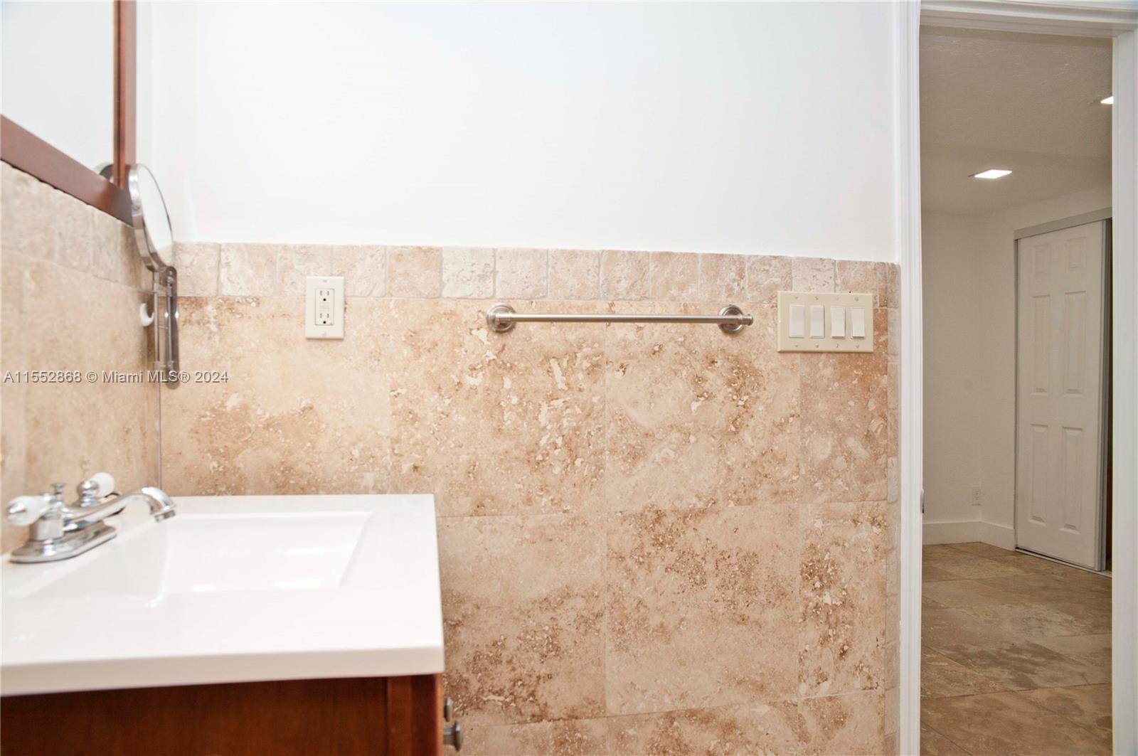 219 S 17th Ave 1, Hollywood, Florida 33020, 1 Bedroom Bedrooms, ,1 BathroomBathrooms,Residentiallease,For Rent,219 S 17th Ave 1,A11552868