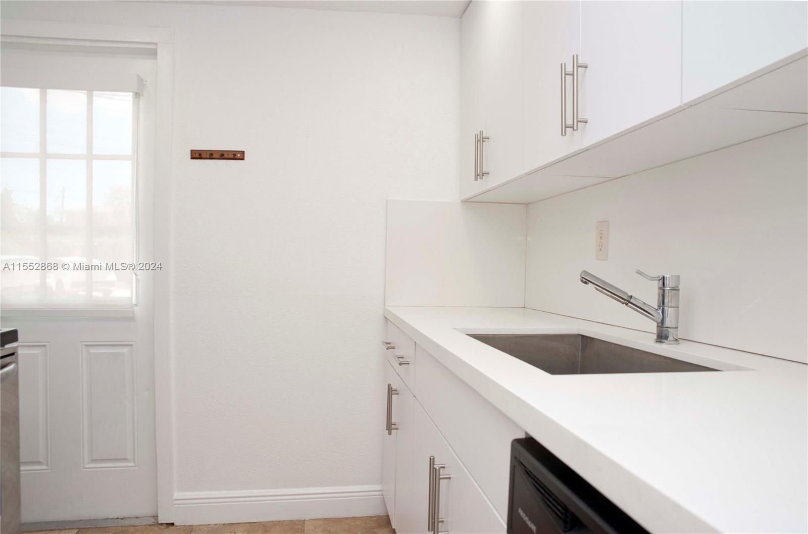 219 S 17th Ave 1, Hollywood, Florida 33020, 1 Bedroom Bedrooms, ,1 BathroomBathrooms,Residentiallease,For Rent,219 S 17th Ave 1,A11552868