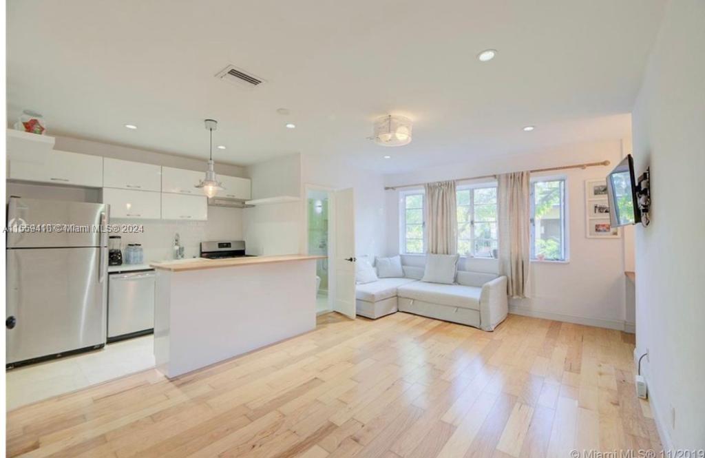 840 Michigan Ave 7, Miami Beach, Florida 33139, 1 Bedroom Bedrooms, ,1 BathroomBathrooms,Residentiallease,For Rent,840 Michigan Ave 7,A11559410