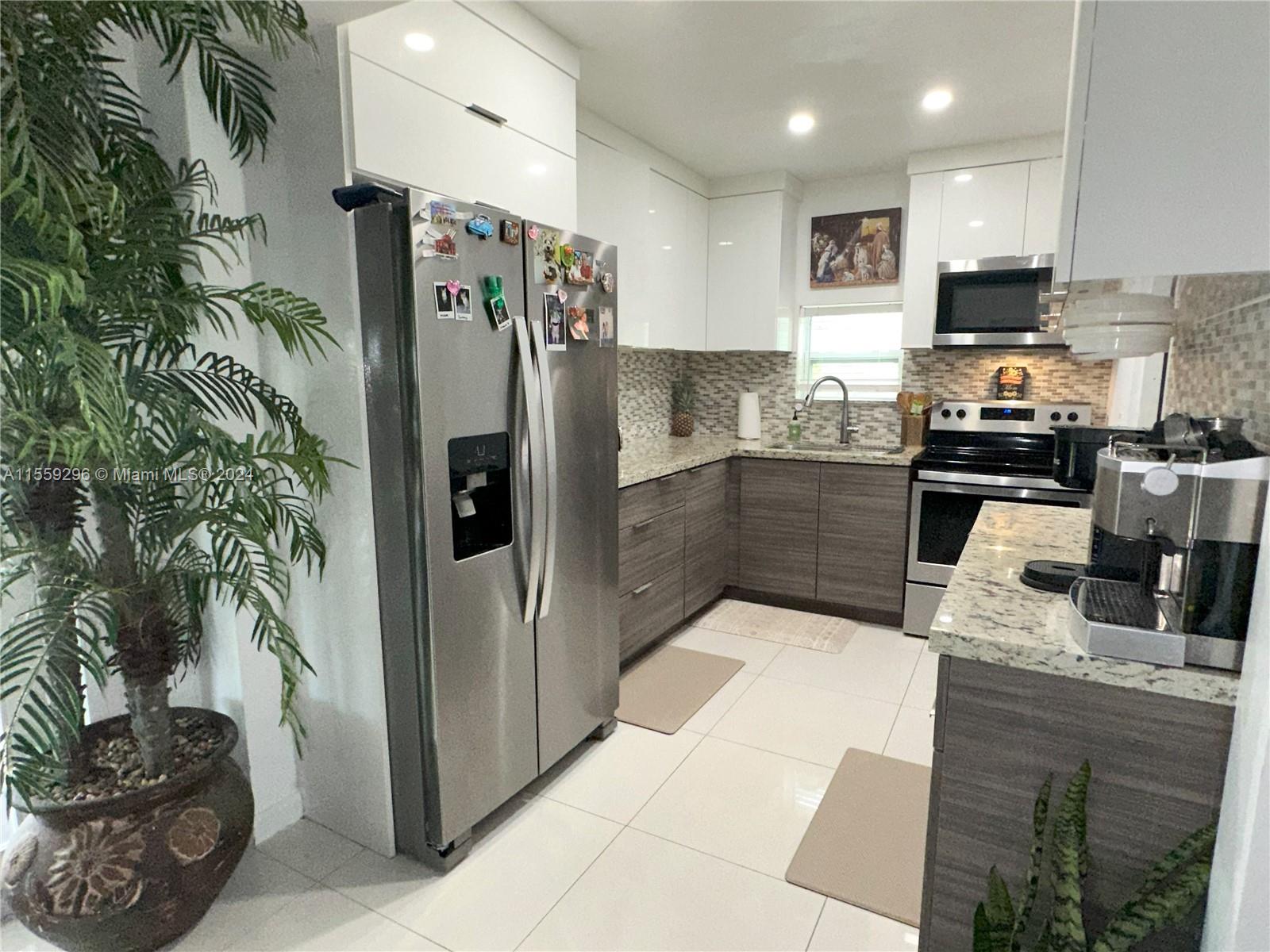 317 SW 14th St, Dania Beach, Florida 33004, 2 Bedrooms Bedrooms, ,1 BathroomBathrooms,Residential,For Sale,317 SW 14th St,A11559296