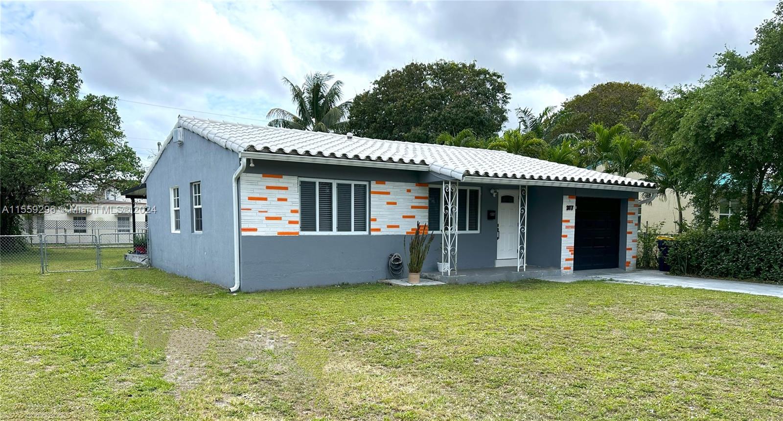 317 SW 14th St, Dania Beach, Florida 33004, 2 Bedrooms Bedrooms, ,1 BathroomBathrooms,Residential,For Sale,317 SW 14th St,A11559296