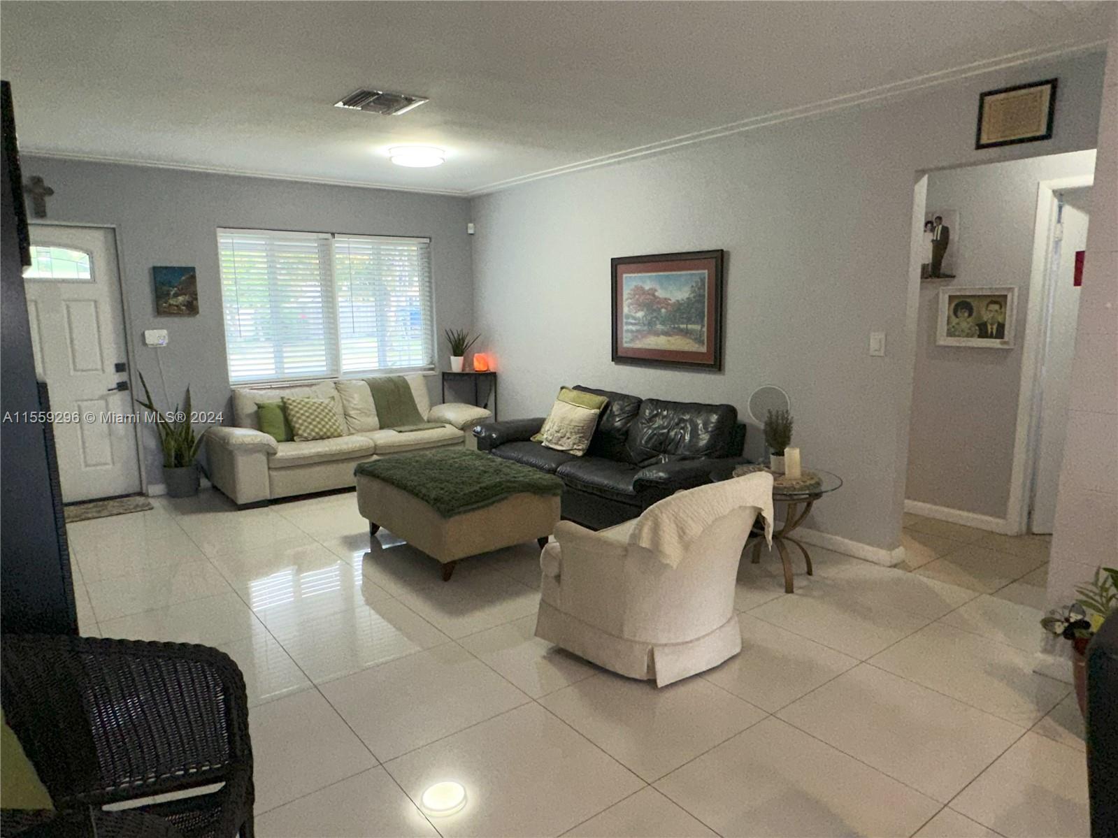 317 SW 14th St, Dania Beach, Florida 33004, 2 Bedrooms Bedrooms, ,1 BathroomBathrooms,Residential,For Sale,317 SW 14th St,A11559296