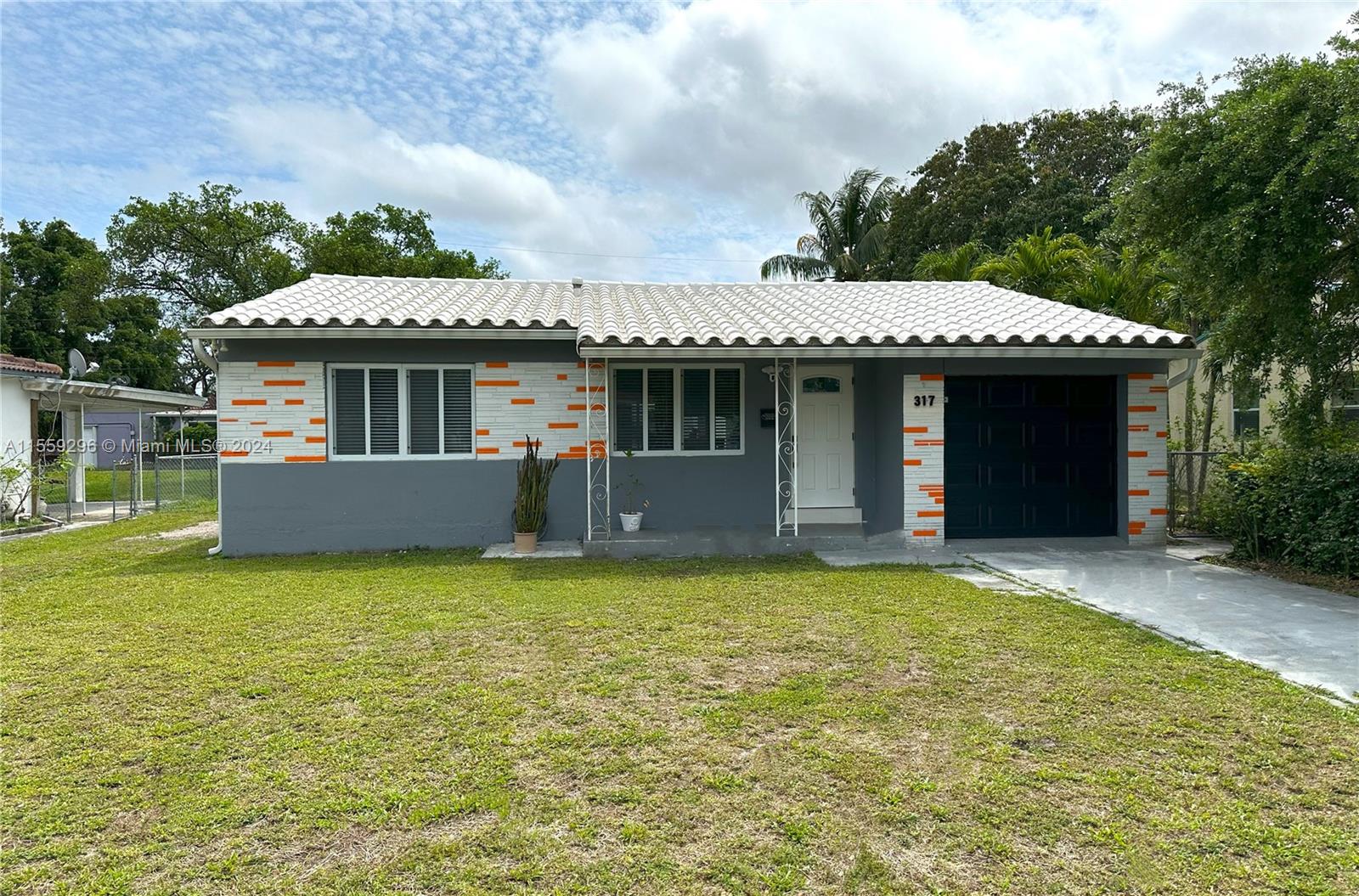 317 SW 14th St, Dania Beach, Florida 33004, 2 Bedrooms Bedrooms, ,1 BathroomBathrooms,Residential,For Sale,317 SW 14th St,A11559296