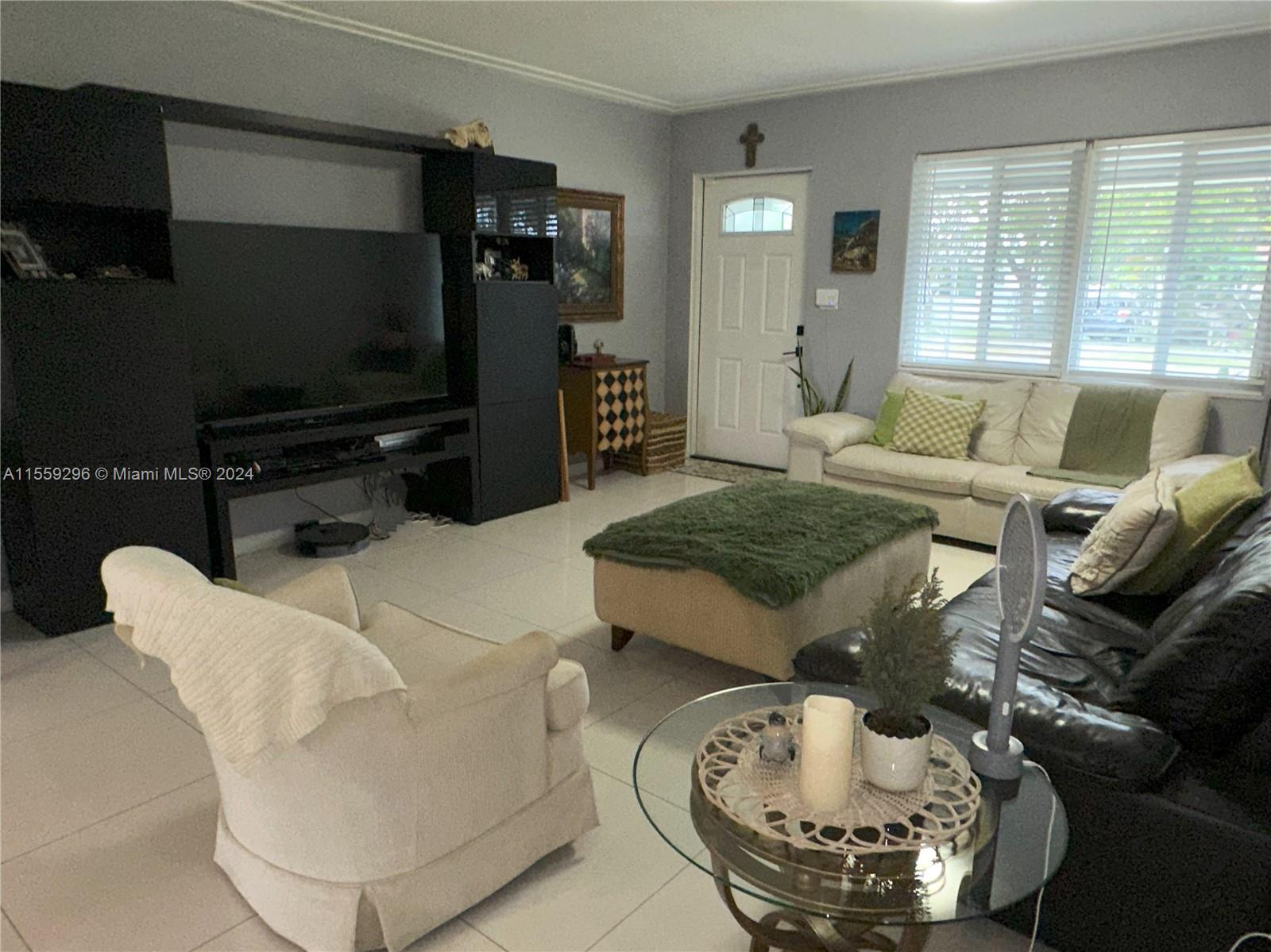 317 SW 14th St, Dania Beach, Florida 33004, 2 Bedrooms Bedrooms, ,1 BathroomBathrooms,Residential,For Sale,317 SW 14th St,A11559296