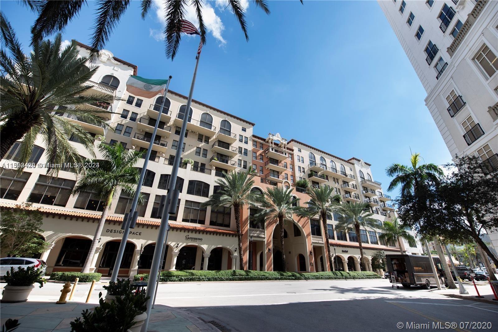 Spacious 1 Bedroom 1.5 Bathroom with 2 assigned parking spaces. Great building in the heart of Coral Gables. Walking distance to restaurants, shops, cafes and much more.