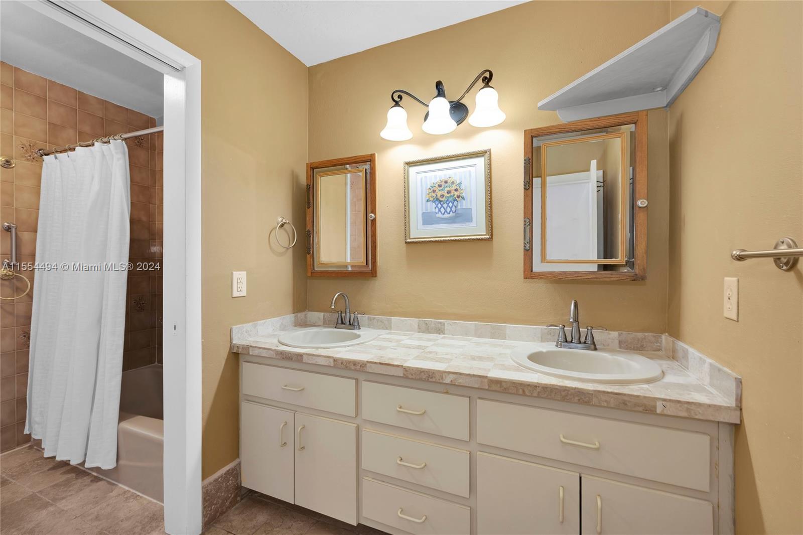 2618 Alhambra Cir, Coral Gables, Florida 33134, 4 Bedrooms Bedrooms, ,3 BathroomsBathrooms,Residential,For Sale,2618 Alhambra Cir,A11554494