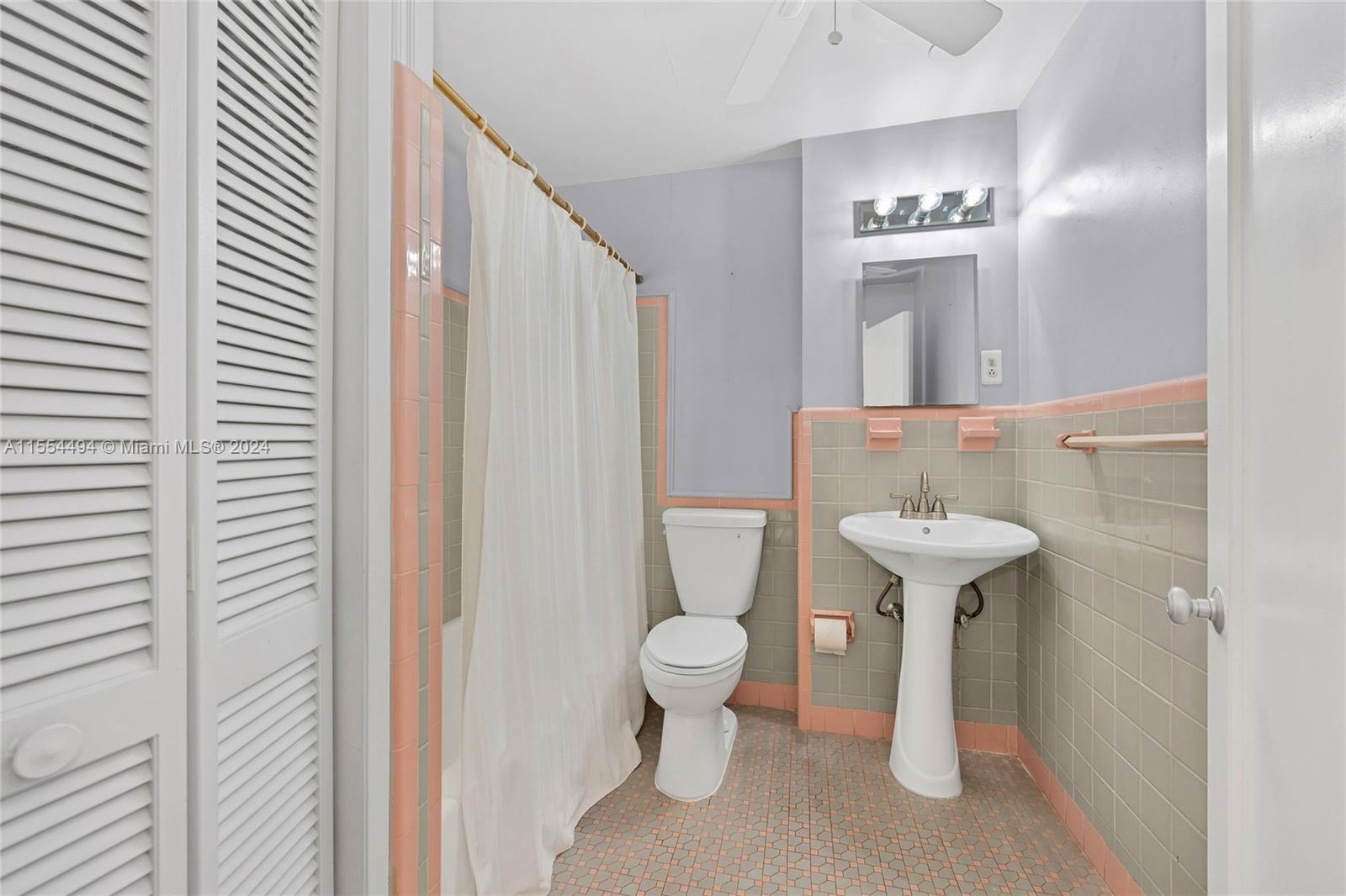 2618 Alhambra Cir, Coral Gables, Florida 33134, 4 Bedrooms Bedrooms, ,3 BathroomsBathrooms,Residential,For Sale,2618 Alhambra Cir,A11554494