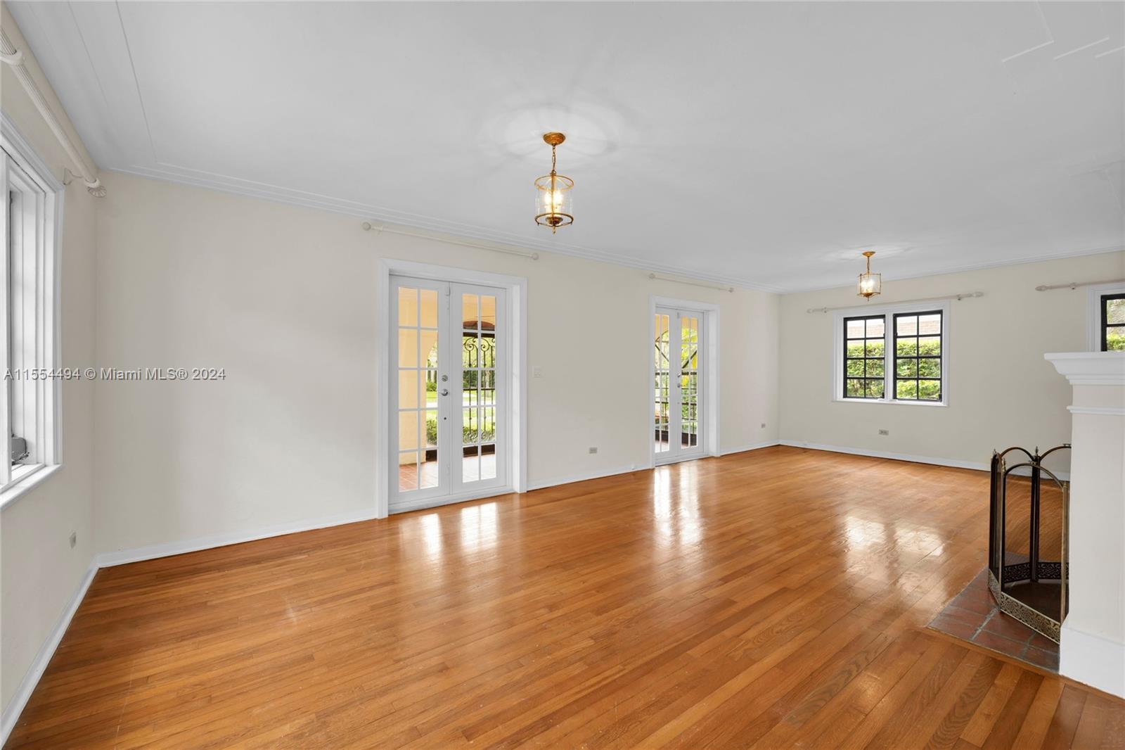 2618 Alhambra Cir, Coral Gables, Florida 33134, 4 Bedrooms Bedrooms, ,3 BathroomsBathrooms,Residential,For Sale,2618 Alhambra Cir,A11554494
