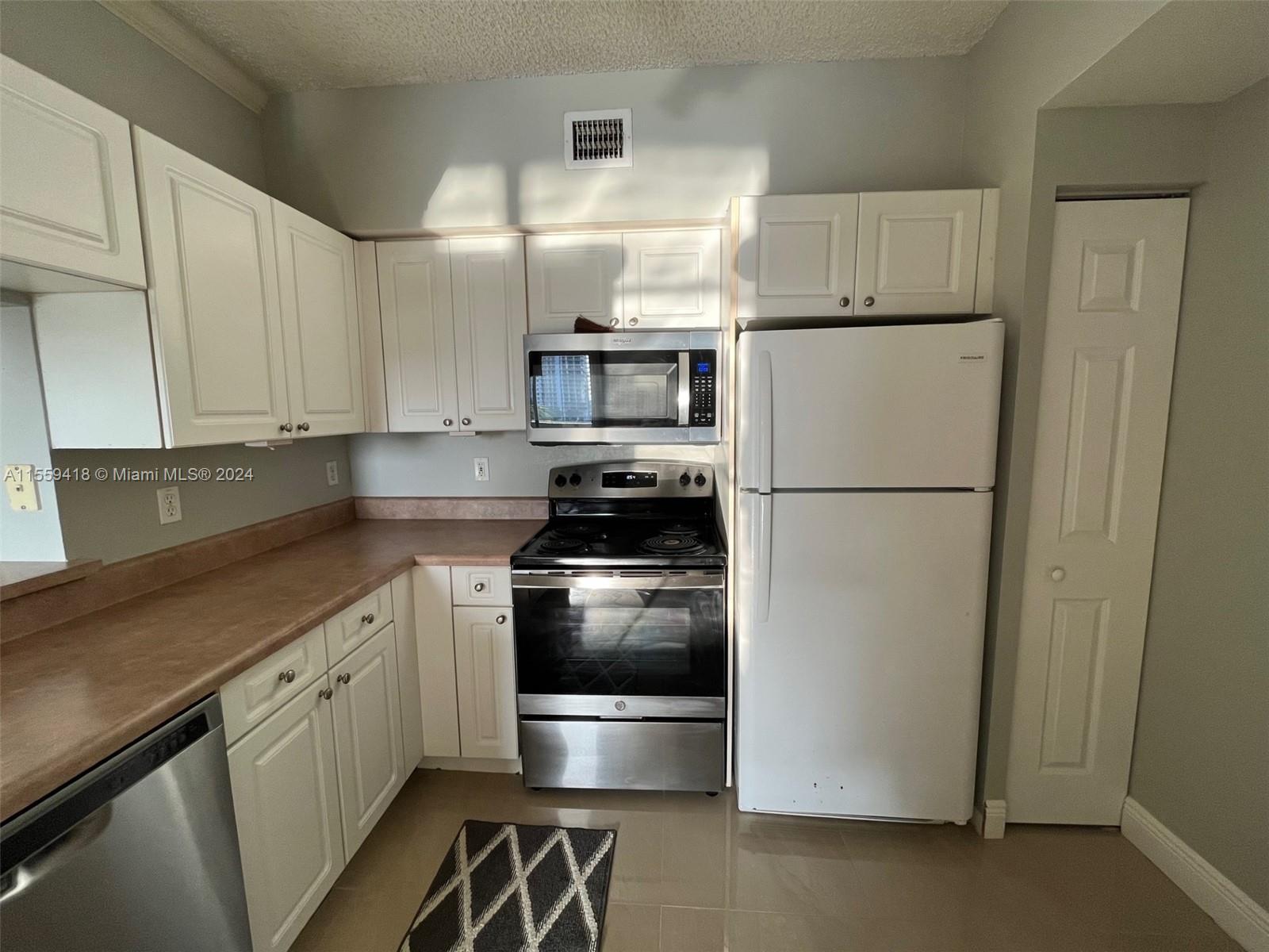 17150 N Bay Rd 2506, Sunny Isles Beach, Florida 33160, 2 Bedrooms Bedrooms, ,2 BathroomsBathrooms,Residentiallease,For Rent,17150 N Bay Rd 2506,A11559418