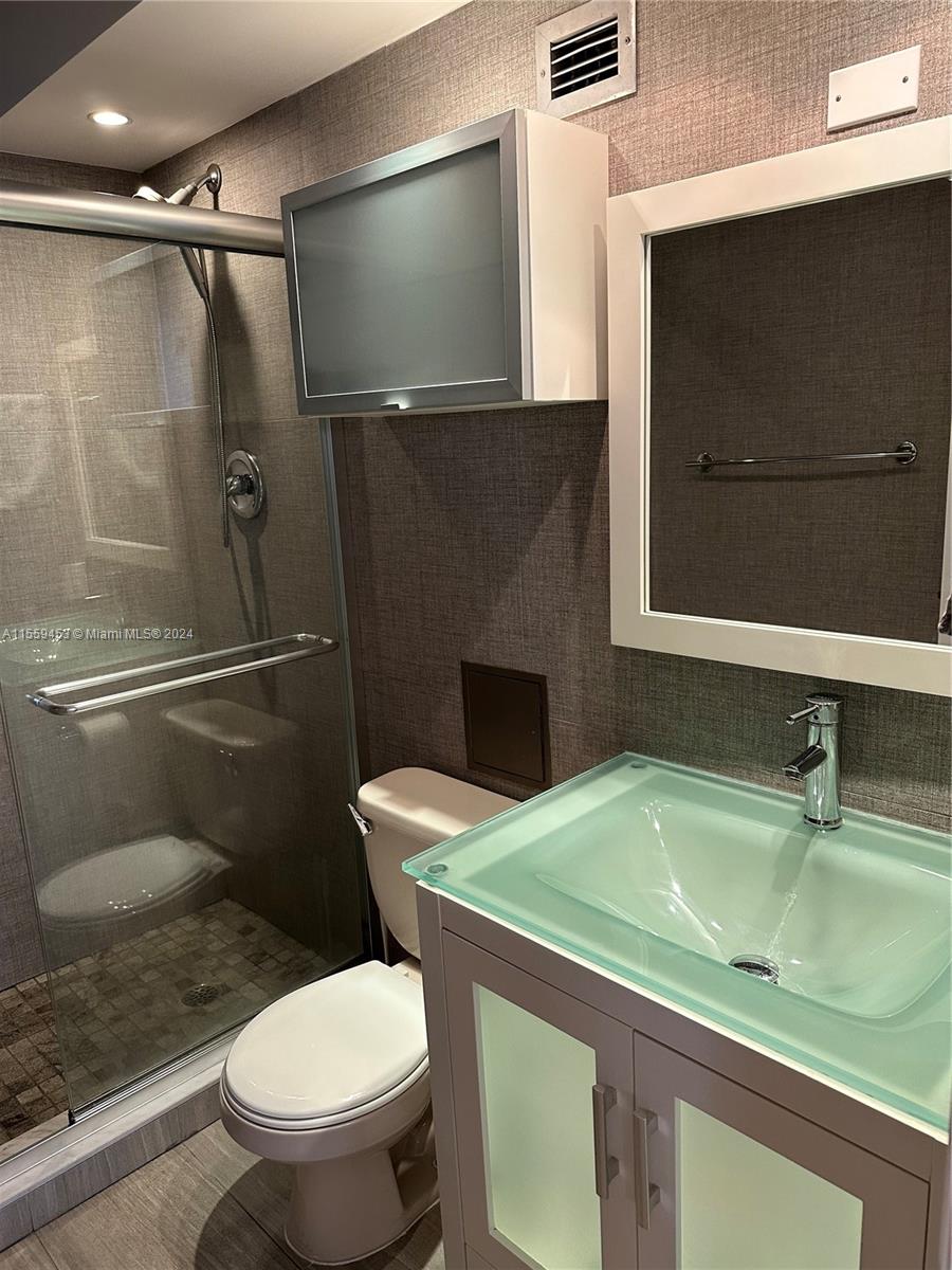 6039 Collins Ave 1205, Miami Beach, Florida 33140, 2 Bedrooms Bedrooms, ,2 BathroomsBathrooms,Residential,For Sale,6039 Collins Ave 1205,A11559453