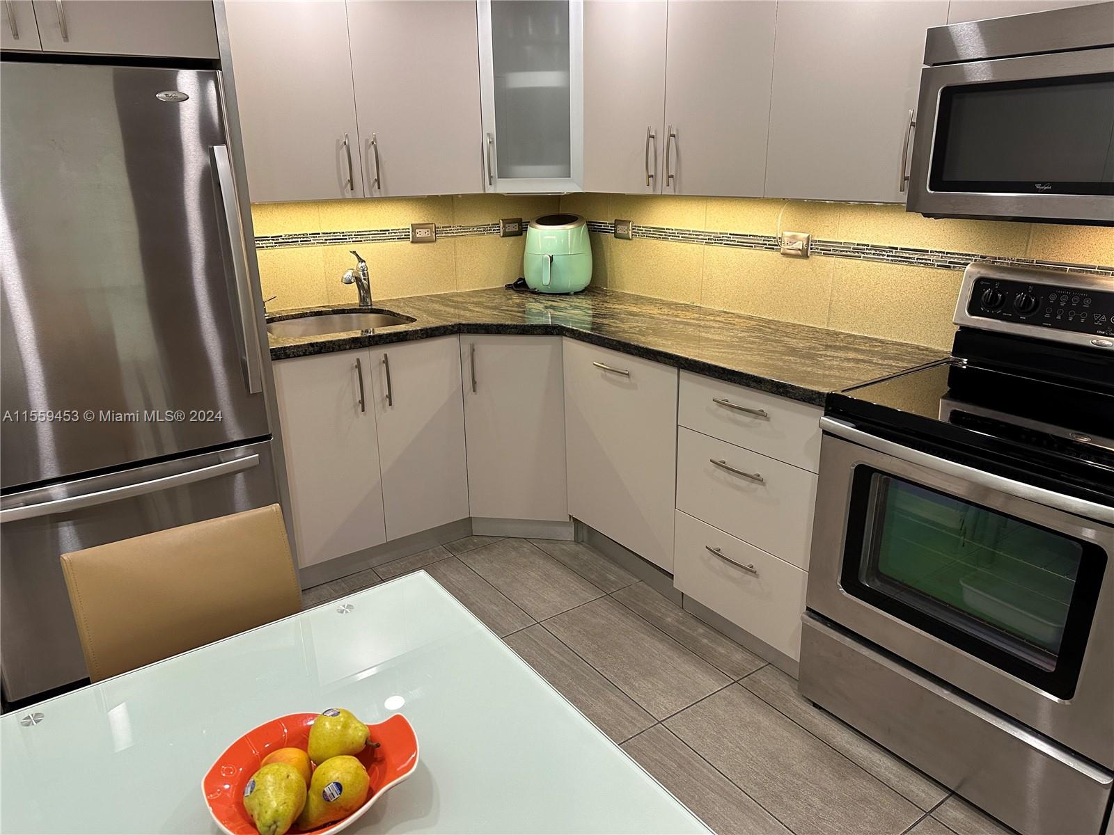 6039 Collins Ave 1205, Miami Beach, Florida 33140, 2 Bedrooms Bedrooms, ,2 BathroomsBathrooms,Residential,For Sale,6039 Collins Ave 1205,A11559453