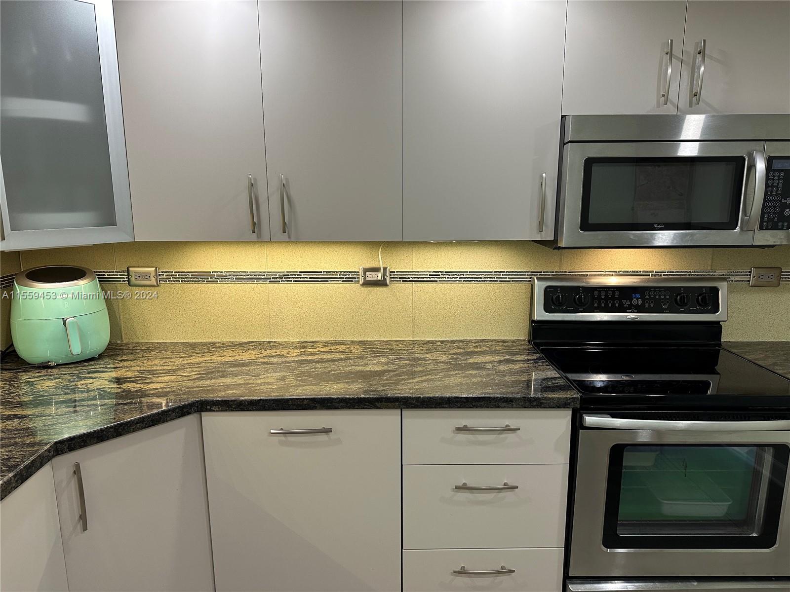 6039 Collins Ave 1205, Miami Beach, Florida 33140, 2 Bedrooms Bedrooms, ,2 BathroomsBathrooms,Residential,For Sale,6039 Collins Ave 1205,A11559453