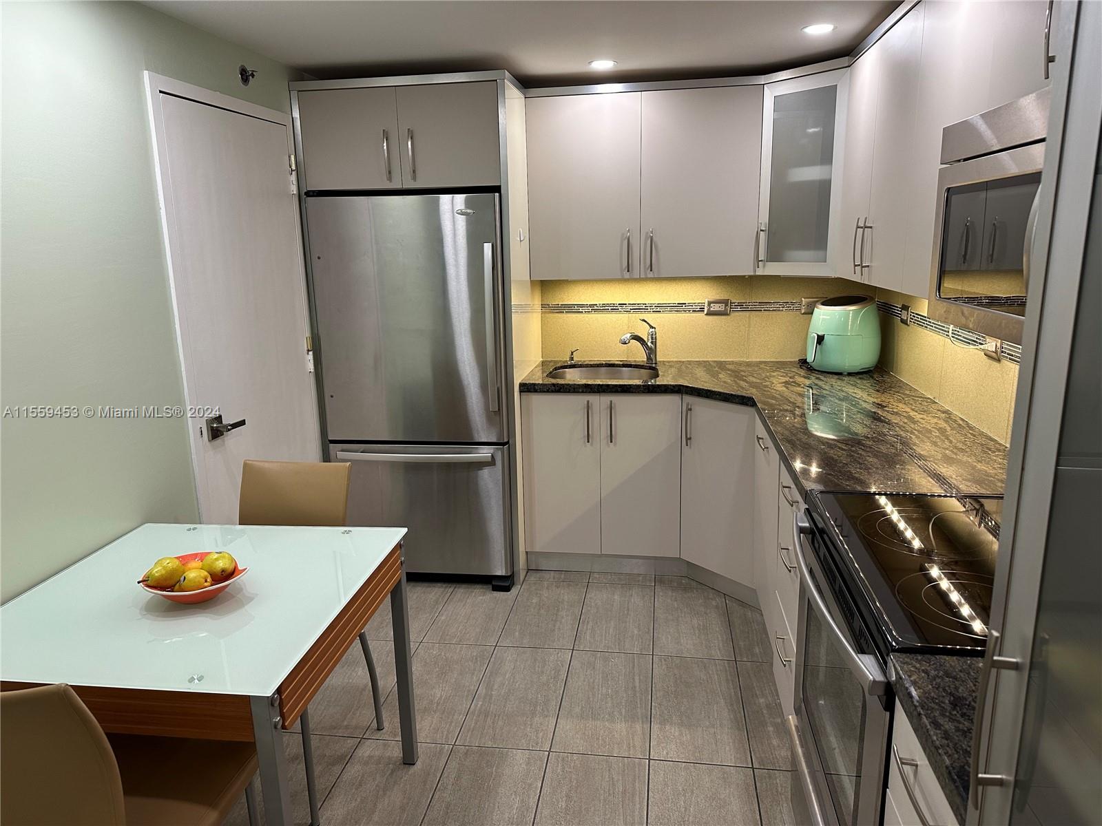 6039 Collins Ave 1205, Miami Beach, Florida 33140, 2 Bedrooms Bedrooms, ,2 BathroomsBathrooms,Residential,For Sale,6039 Collins Ave 1205,A11559453
