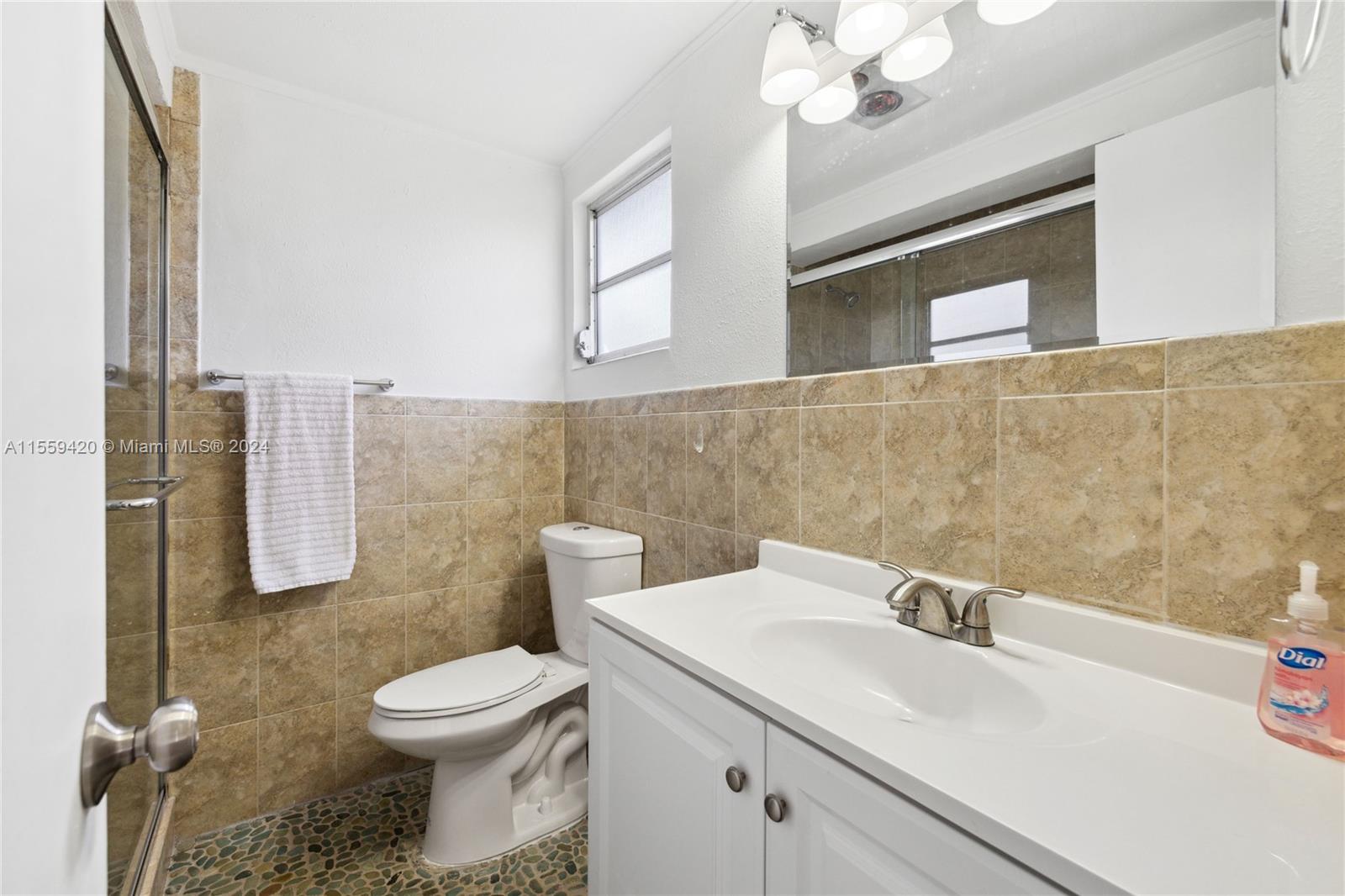 1419 N 16th Ct 0, Hollywood, Florida 33020, 2 Bedrooms Bedrooms, ,1 BathroomBathrooms,Residentiallease,For Rent,1419 N 16th Ct 0,A11559420