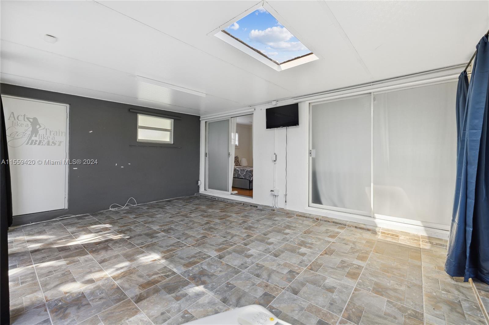 1419 N 16th Ct 0, Hollywood, Florida 33020, 2 Bedrooms Bedrooms, ,1 BathroomBathrooms,Residentiallease,For Rent,1419 N 16th Ct 0,A11559420