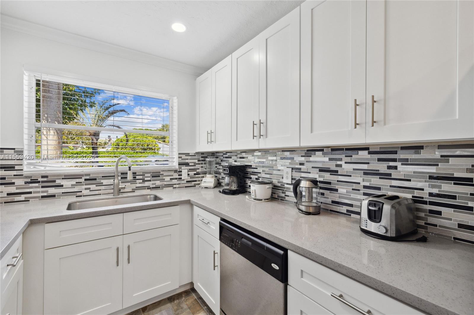 1419 N 16th Ct 0, Hollywood, Florida 33020, 2 Bedrooms Bedrooms, ,1 BathroomBathrooms,Residentiallease,For Rent,1419 N 16th Ct 0,A11559420