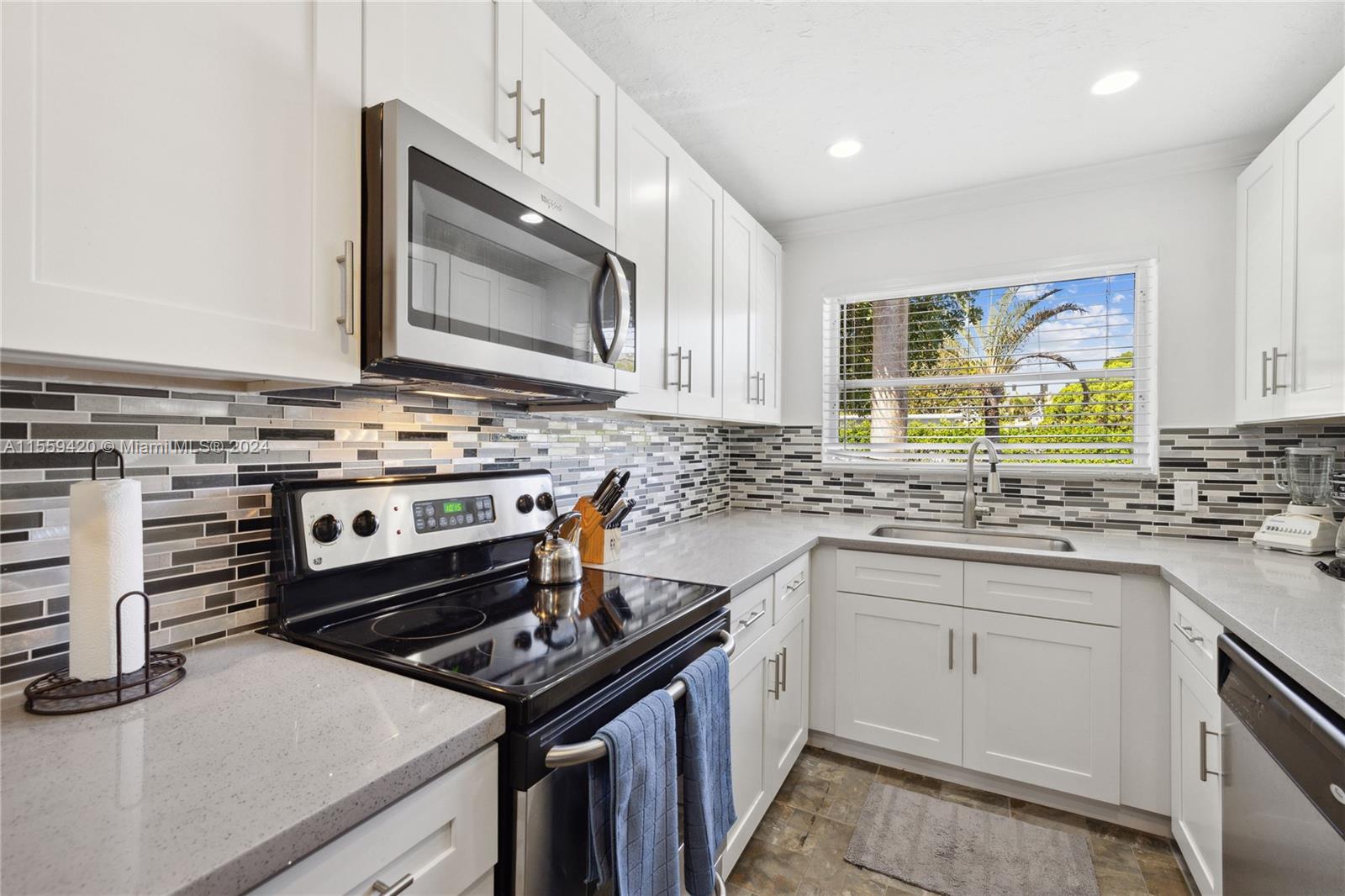 1419 N 16th Ct 0, Hollywood, Florida 33020, 2 Bedrooms Bedrooms, ,1 BathroomBathrooms,Residentiallease,For Rent,1419 N 16th Ct 0,A11559420