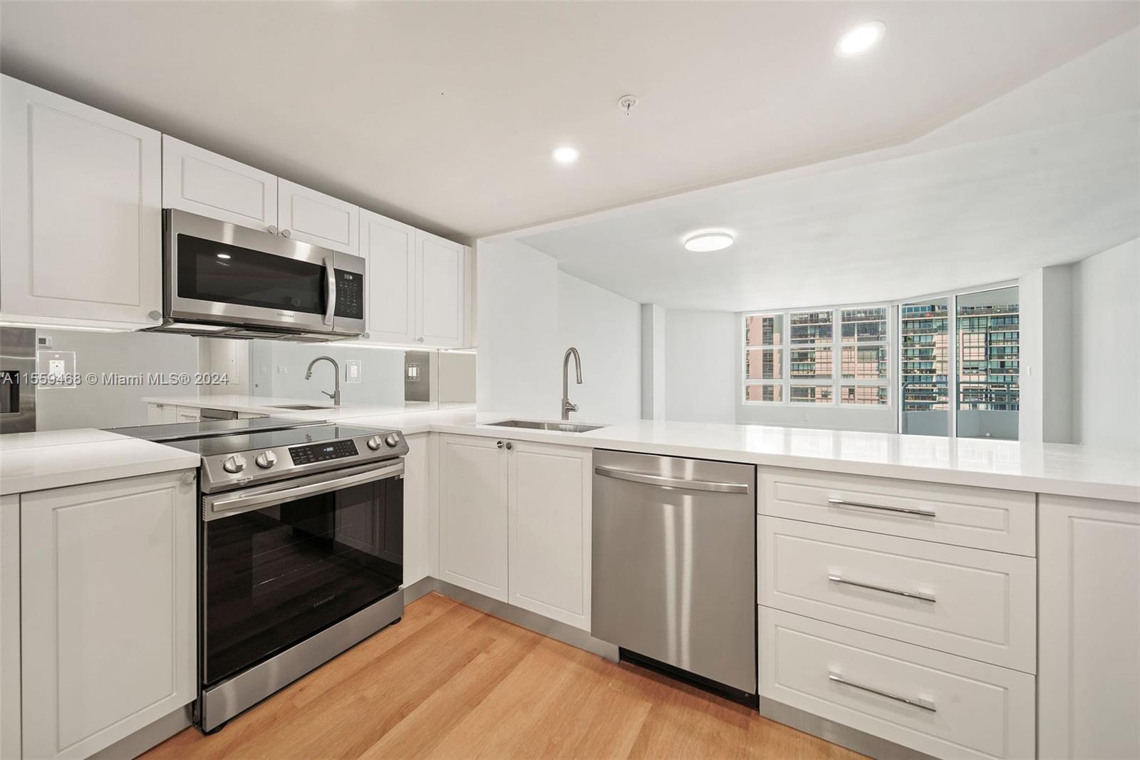 555 NE 34th St 1902, Miami, Florida 33137, 2 Bedrooms Bedrooms, ,2 BathroomsBathrooms,Residentiallease,For Rent,555 NE 34th St 1902,A11559468