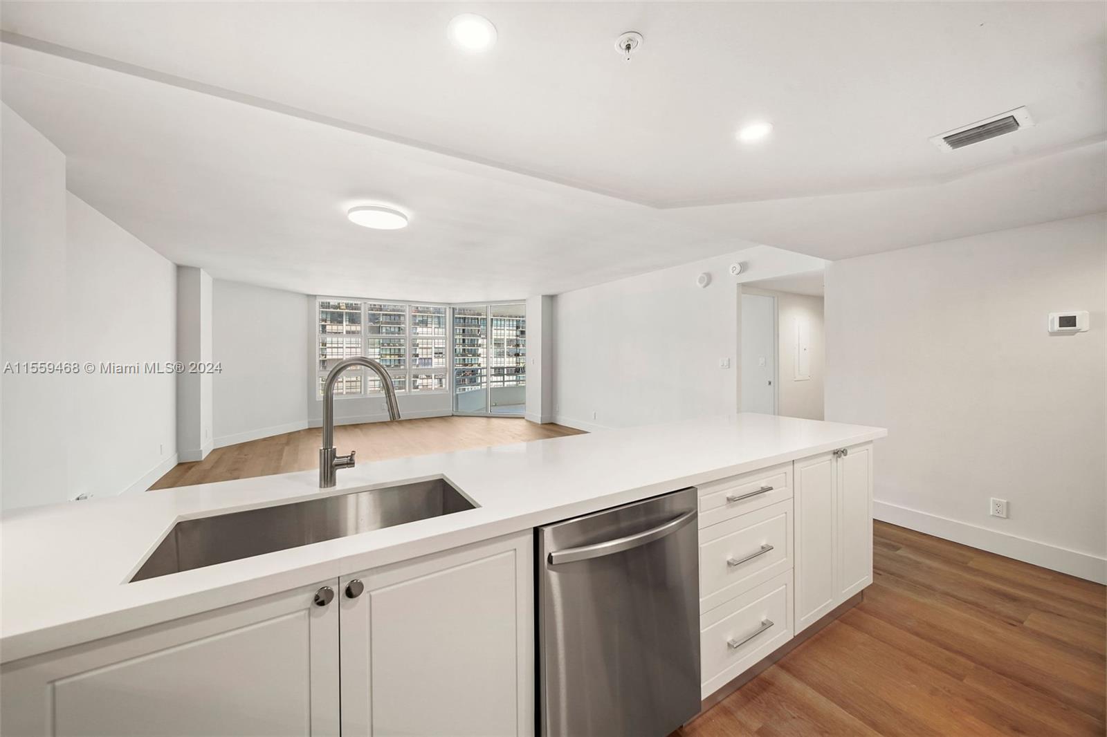 555 NE 34th St 1902, Miami, Florida 33137, 2 Bedrooms Bedrooms, ,2 BathroomsBathrooms,Residentiallease,For Rent,555 NE 34th St 1902,A11559468