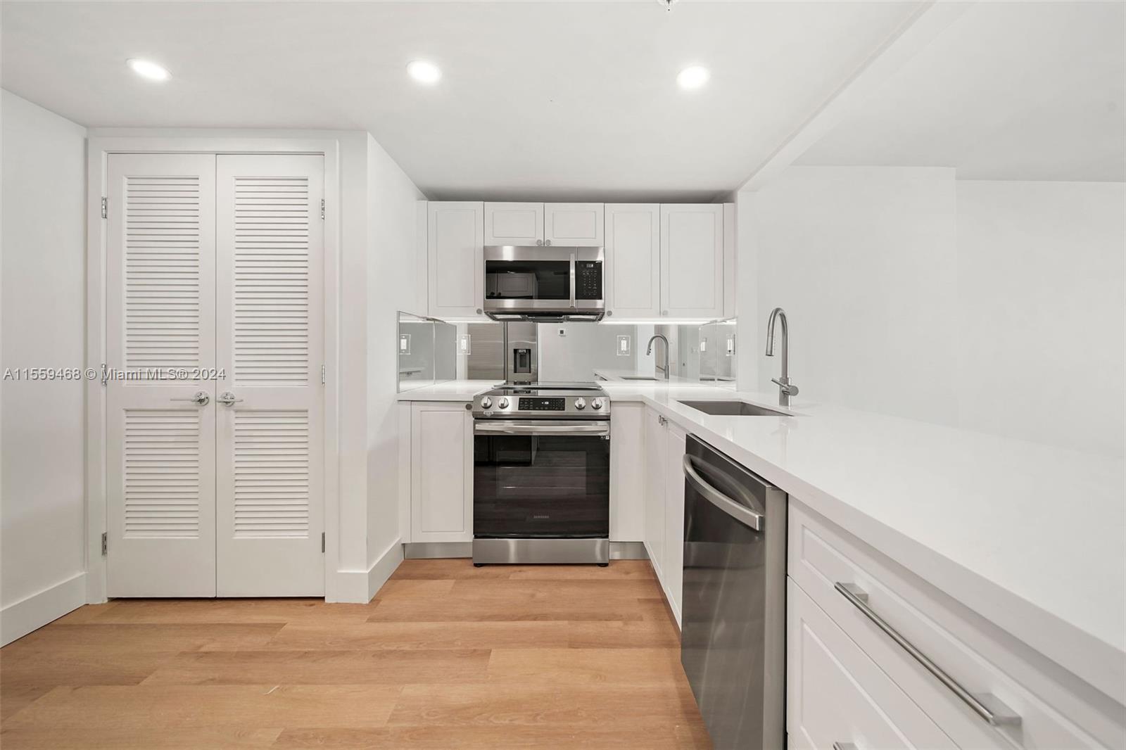 555 NE 34th St 1902, Miami, Florida 33137, 2 Bedrooms Bedrooms, ,2 BathroomsBathrooms,Residentiallease,For Rent,555 NE 34th St 1902,A11559468