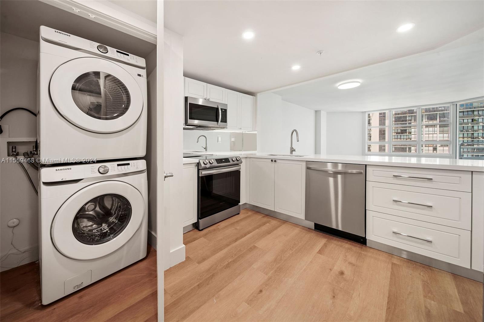 555 NE 34th St 1902, Miami, Florida 33137, 2 Bedrooms Bedrooms, ,2 BathroomsBathrooms,Residentiallease,For Rent,555 NE 34th St 1902,A11559468