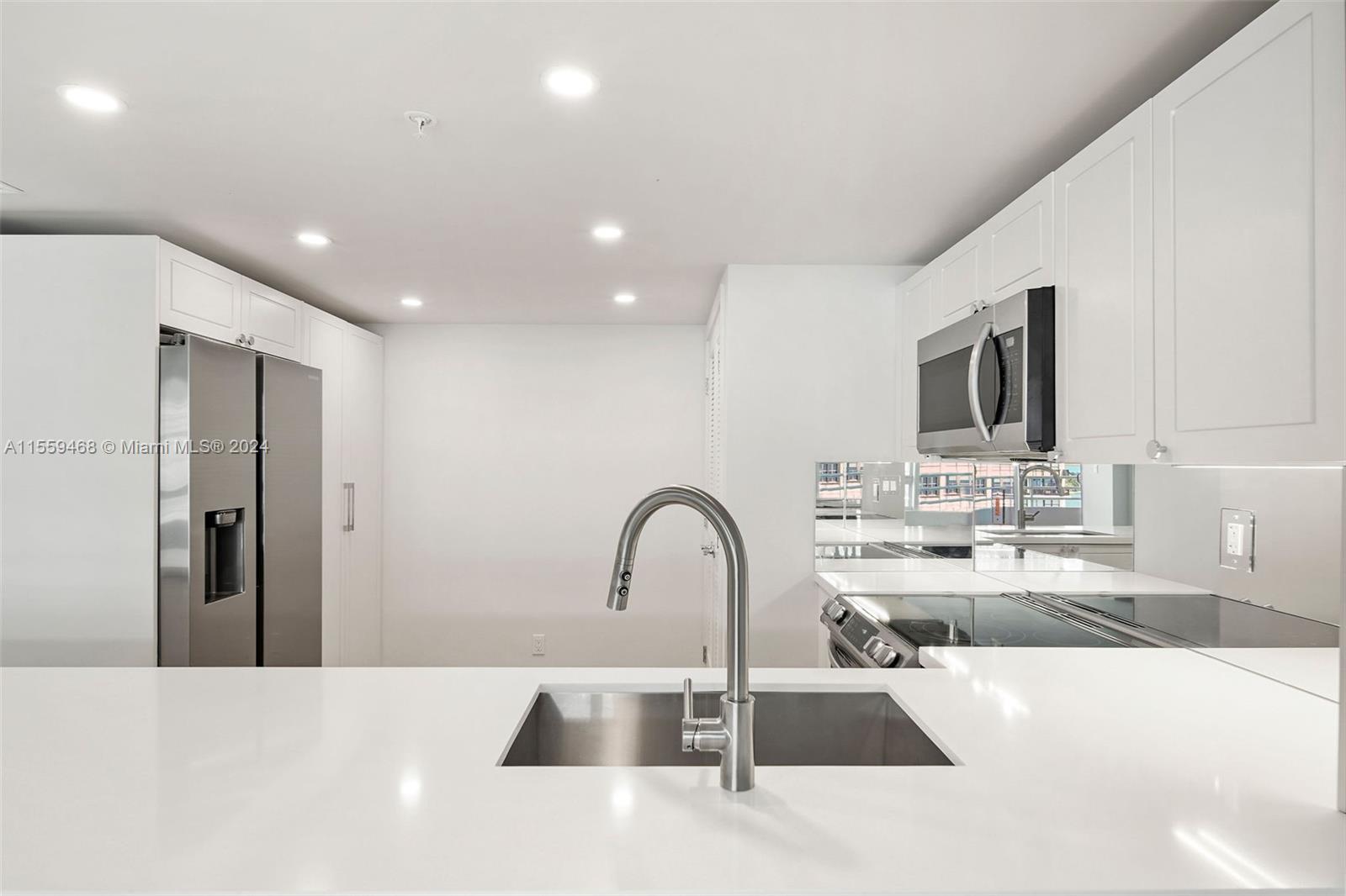 555 NE 34th St 1902, Miami, Florida 33137, 2 Bedrooms Bedrooms, ,2 BathroomsBathrooms,Residentiallease,For Rent,555 NE 34th St 1902,A11559468