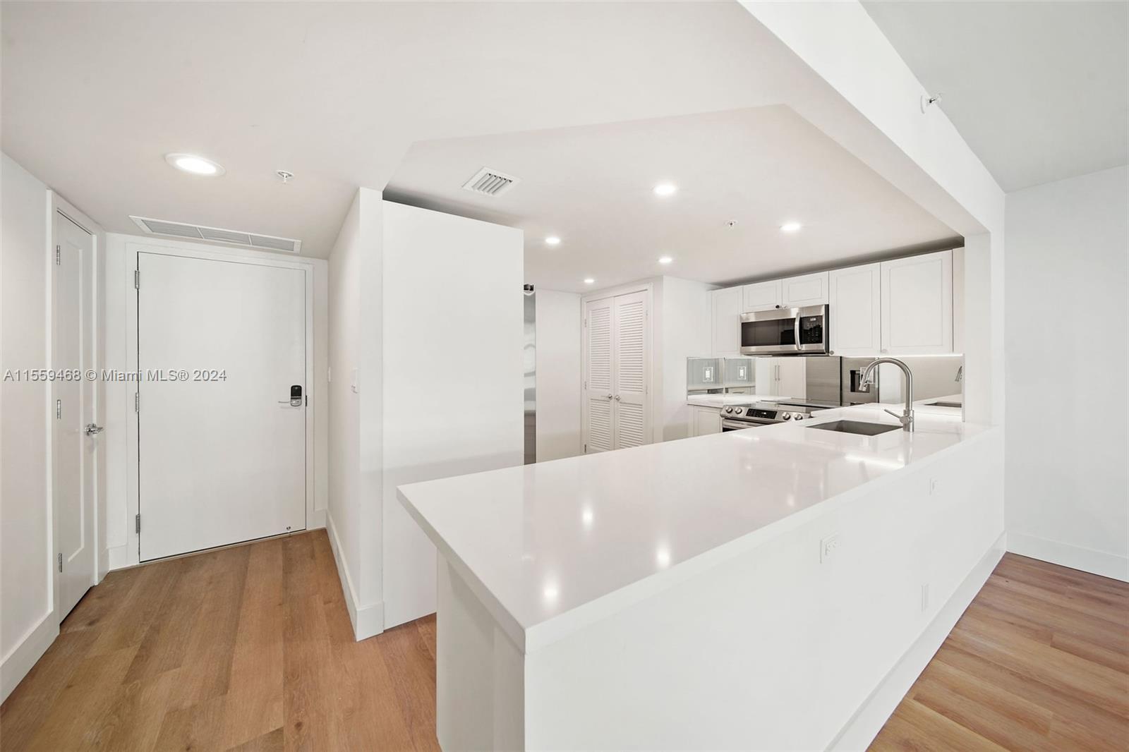 555 NE 34th St 1902, Miami, Florida 33137, 2 Bedrooms Bedrooms, ,2 BathroomsBathrooms,Residentiallease,For Rent,555 NE 34th St 1902,A11559468