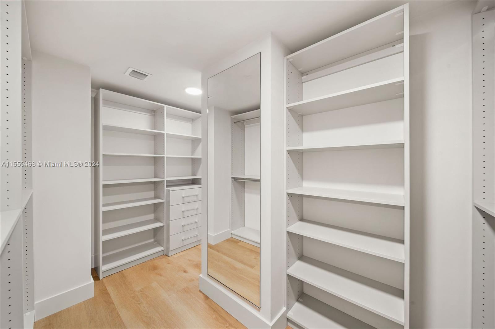 555 NE 34th St 1902, Miami, Florida 33137, 2 Bedrooms Bedrooms, ,2 BathroomsBathrooms,Residentiallease,For Rent,555 NE 34th St 1902,A11559468